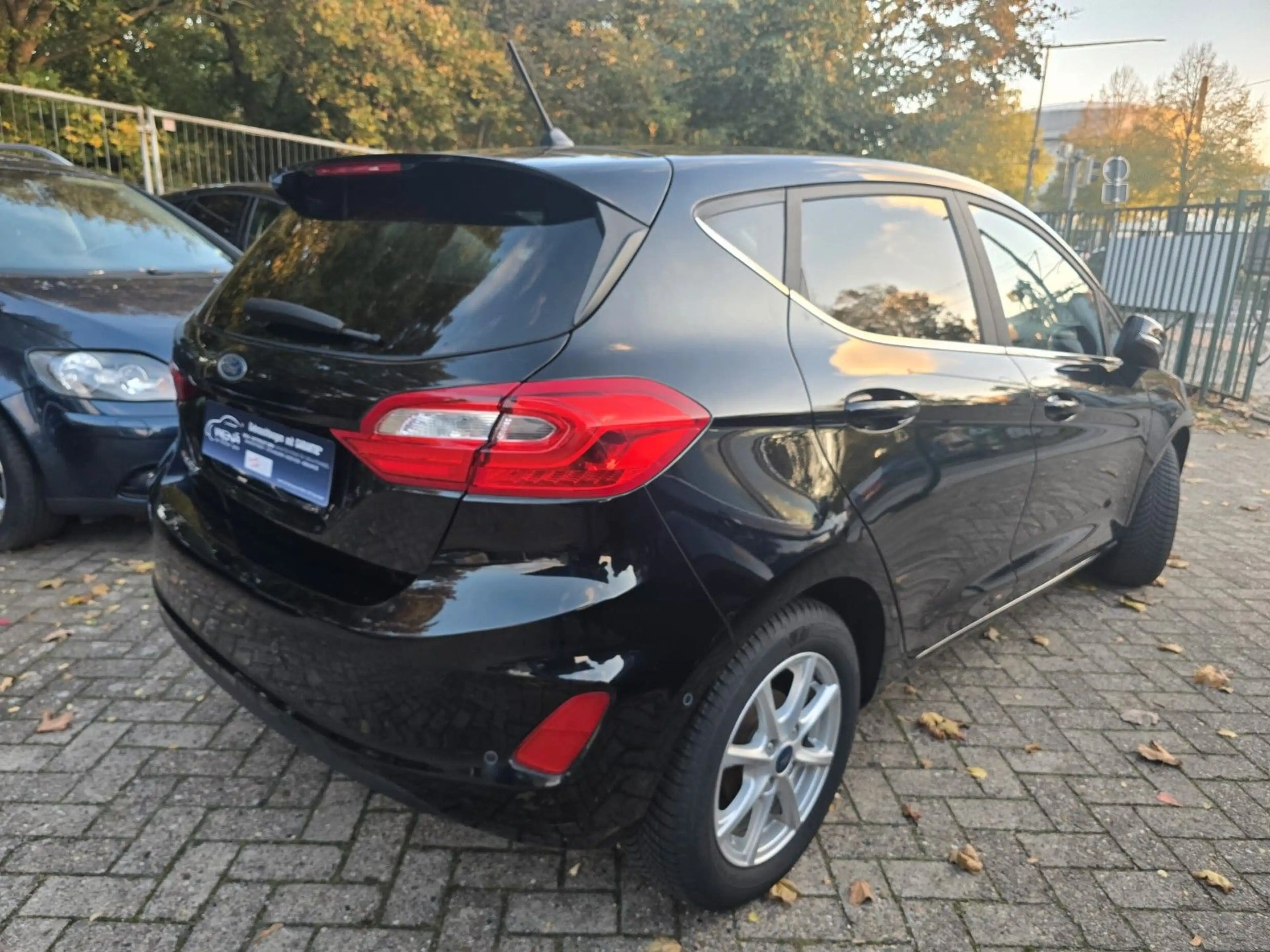Ford Fiesta TitaniumAutomatik;TÜVNEU2.JahreGarantie — photo 4