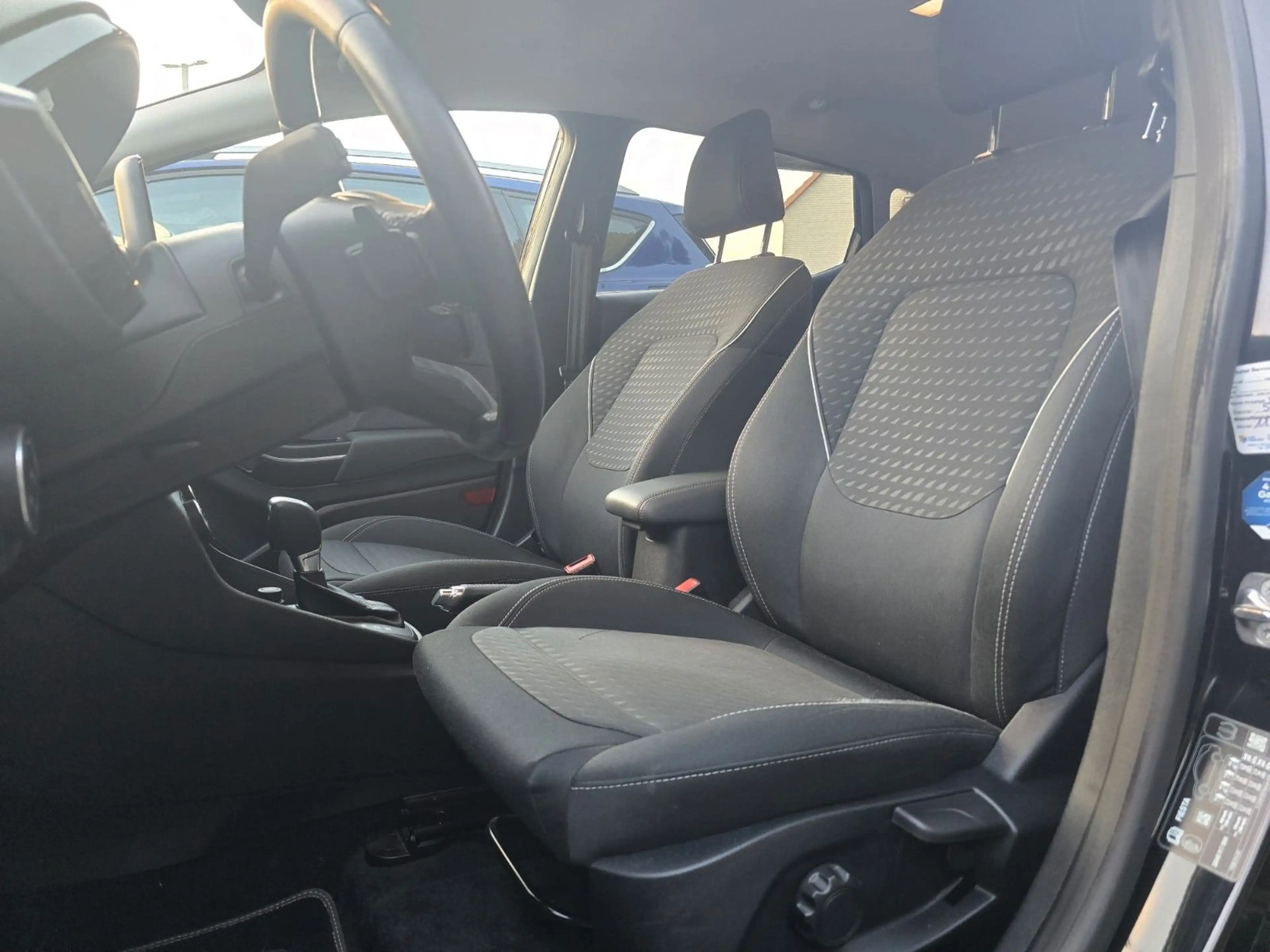 Ford Fiesta TitaniumAutomatik;TÜVNEU2.JahreGarantie — photo 12