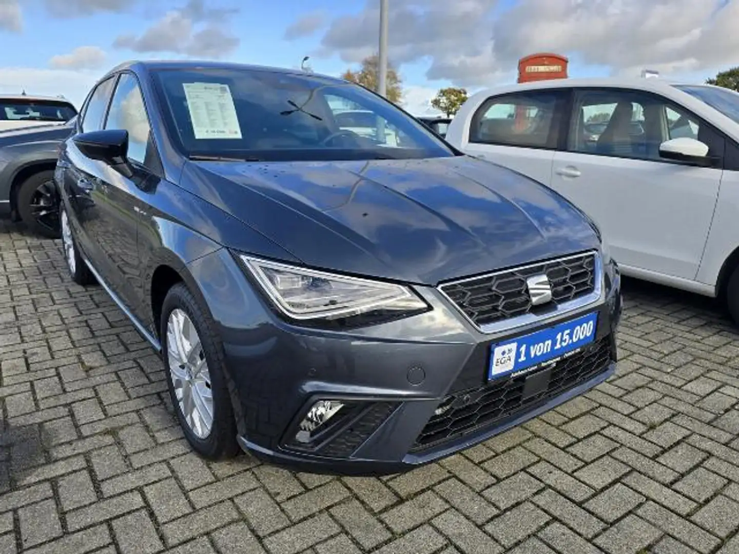 SEAT Ibiza 1.0 TSI FR Klima Alu Rückfahrkamera Navi LED Grau - 2