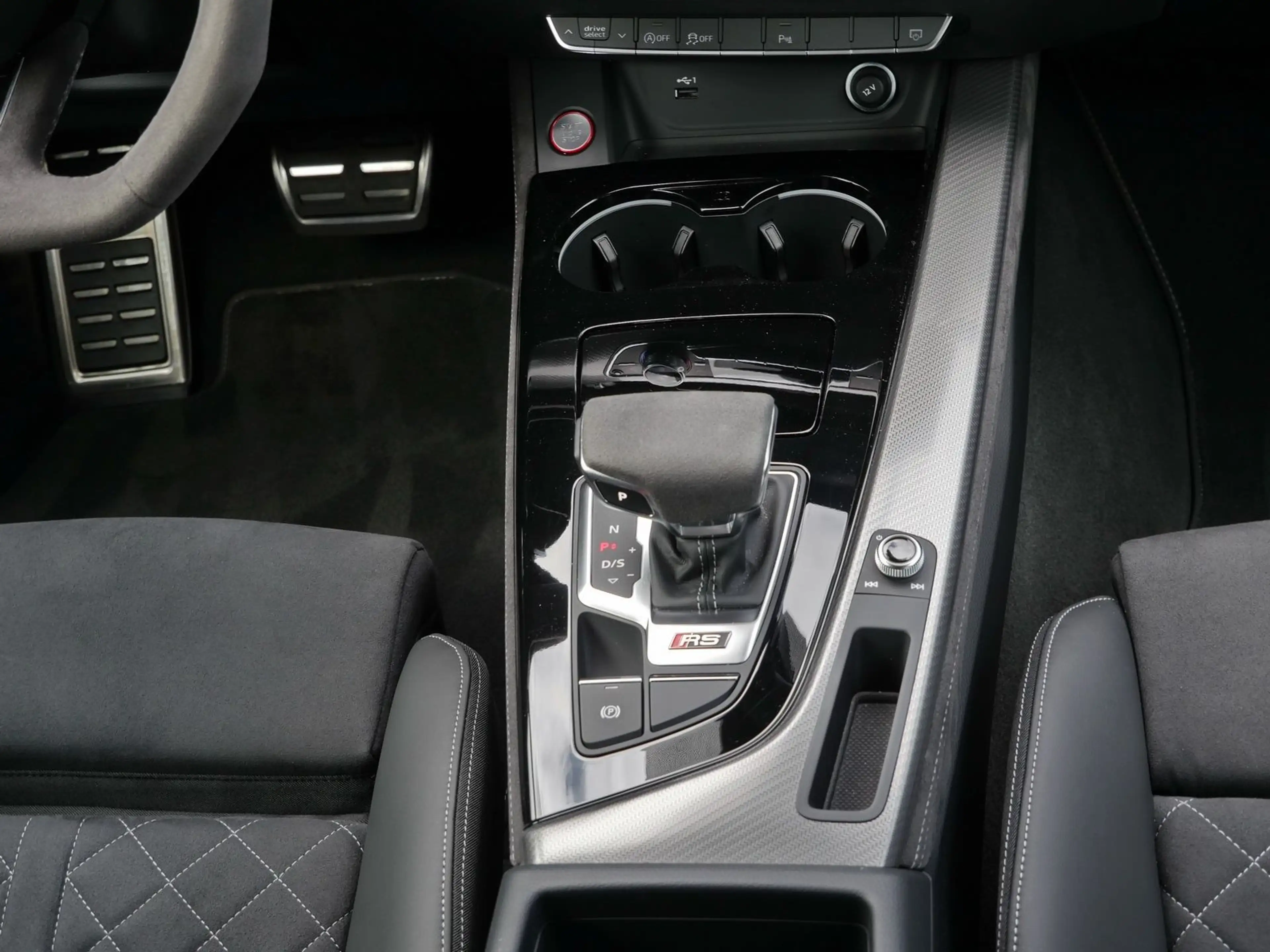 Audi RS4 quattro Kamera*SportAGA*Sportsitze+ — photo 7