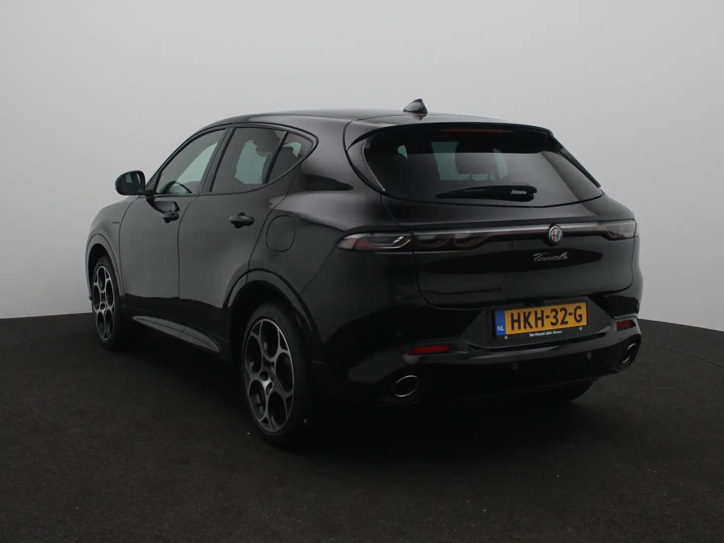Alfa Romeo Tonale 1.3T PHEV Veloce | 280pk | Zwart - 2