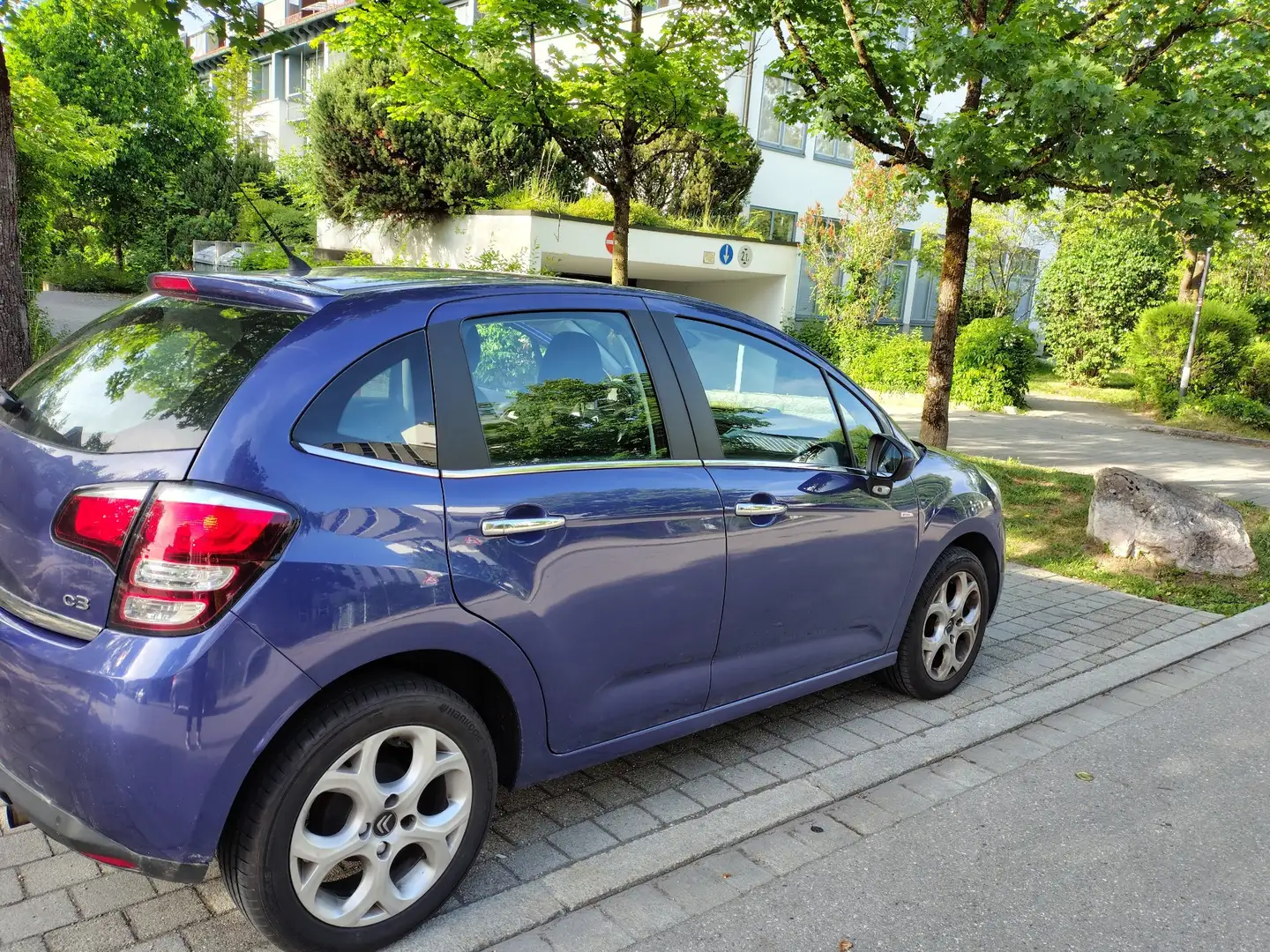 Citroen C3 Pure Tech (VTi) 82 Selection Blau - 2