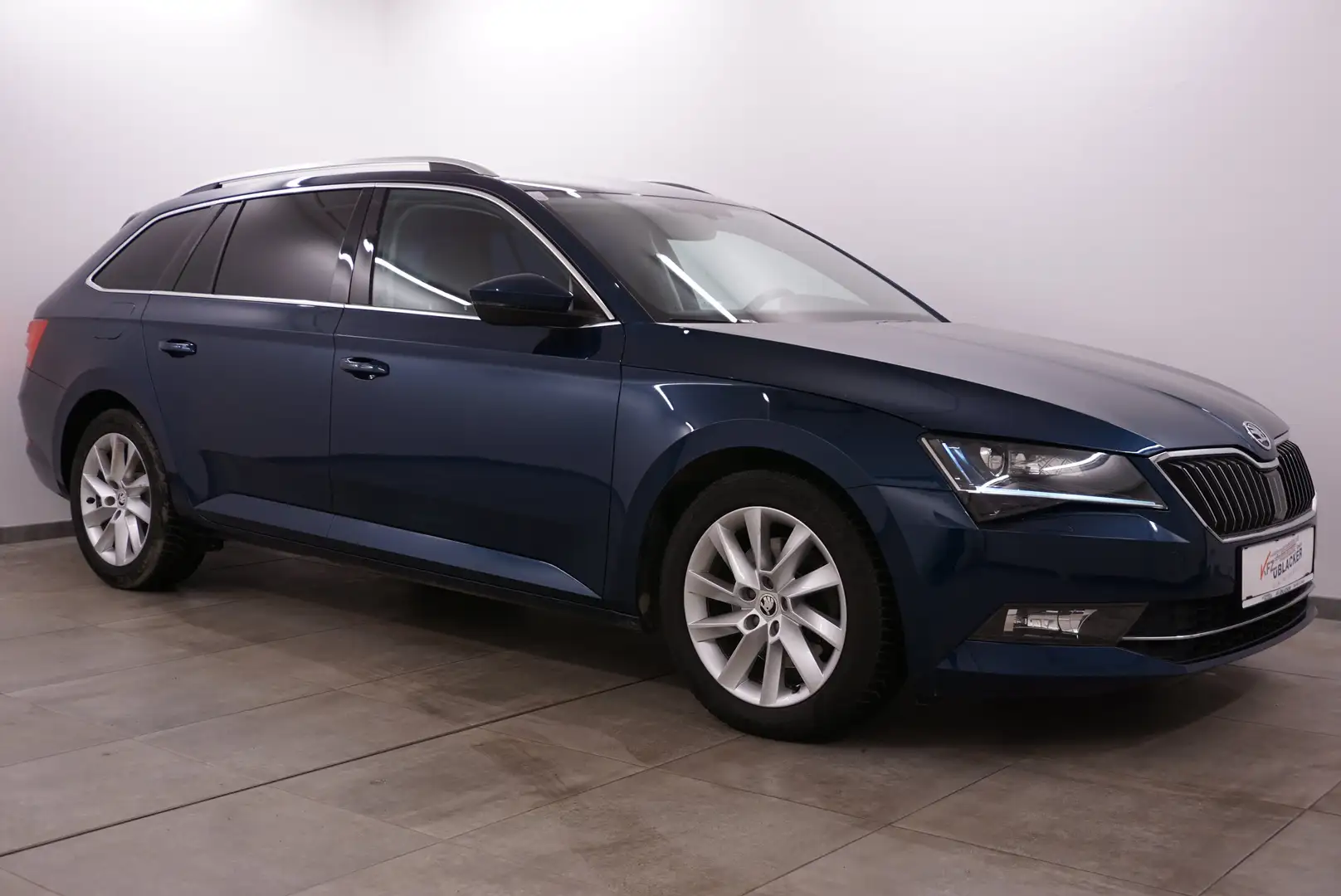 Skoda Superb Ambition Blau - 1