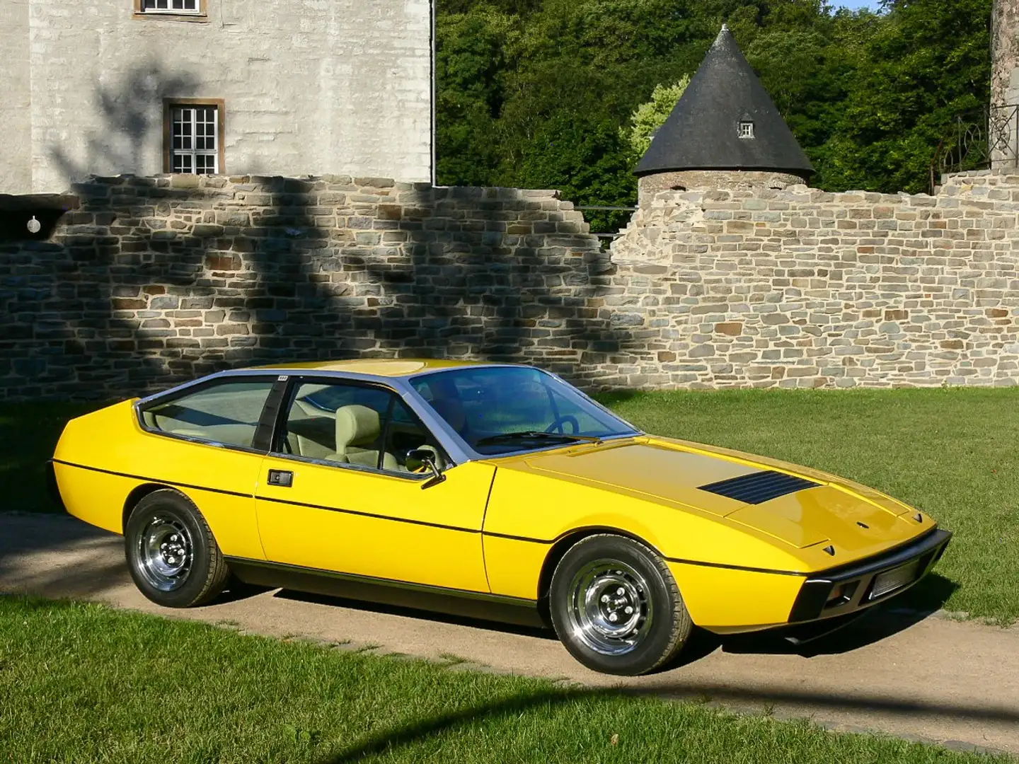 Lotus Eclat S1 Concours restored Classic Data Note 1 Yellow - 2