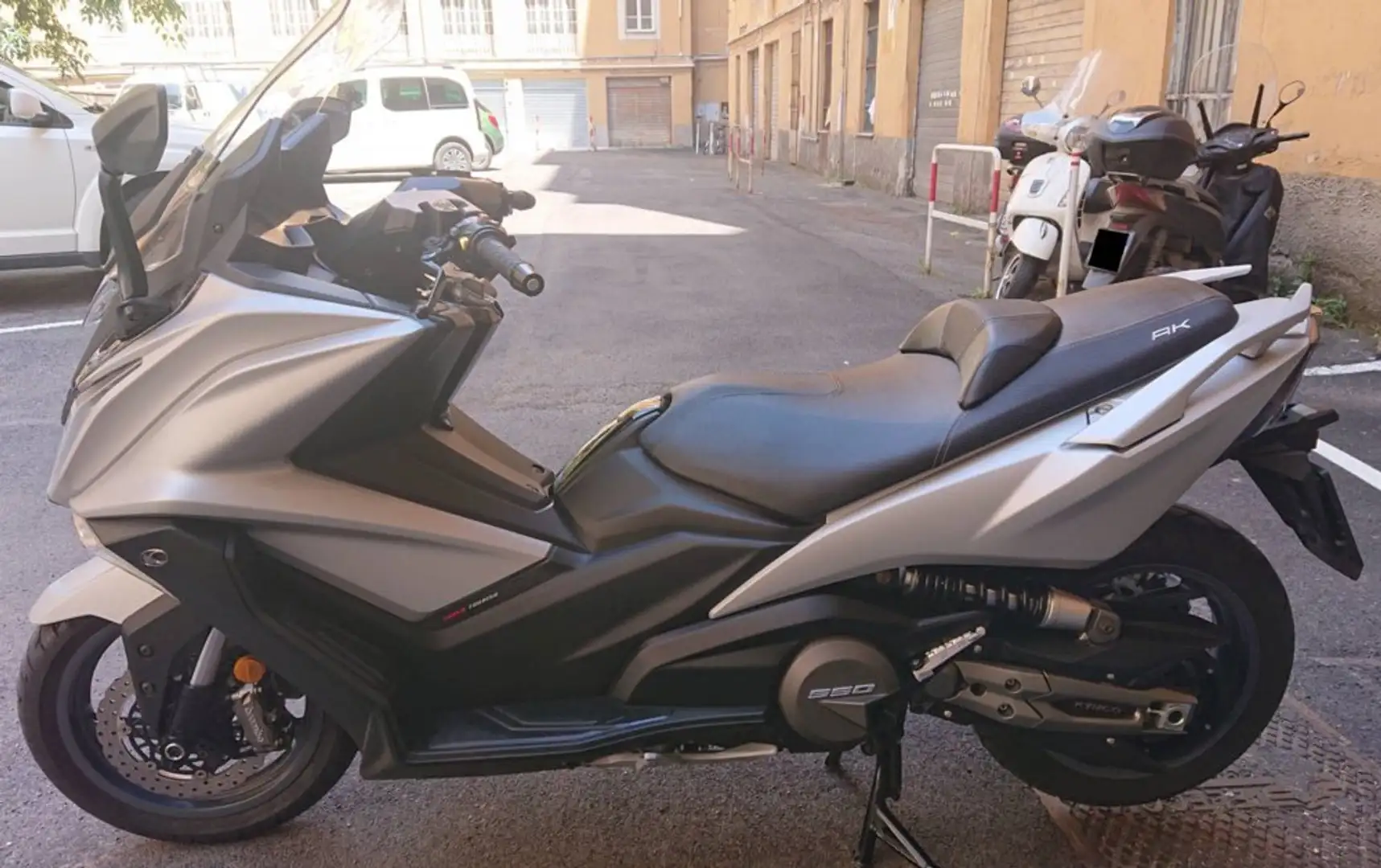Kymco AK 550 Argento - 1