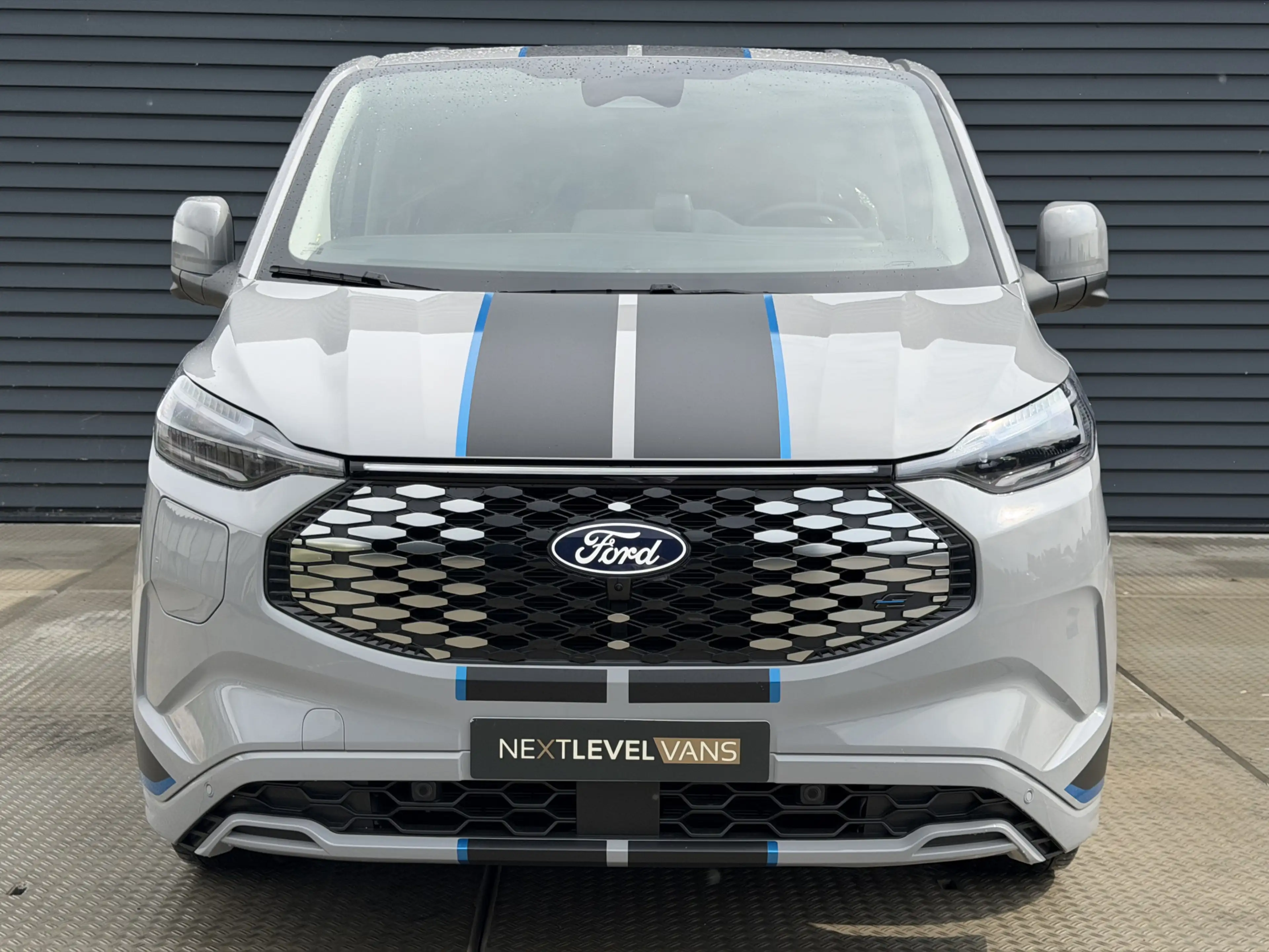 Ford E-Transit Cust. 320 L2H1 Sport 71 kWh DC | 360 Camera | 230v — photo 2