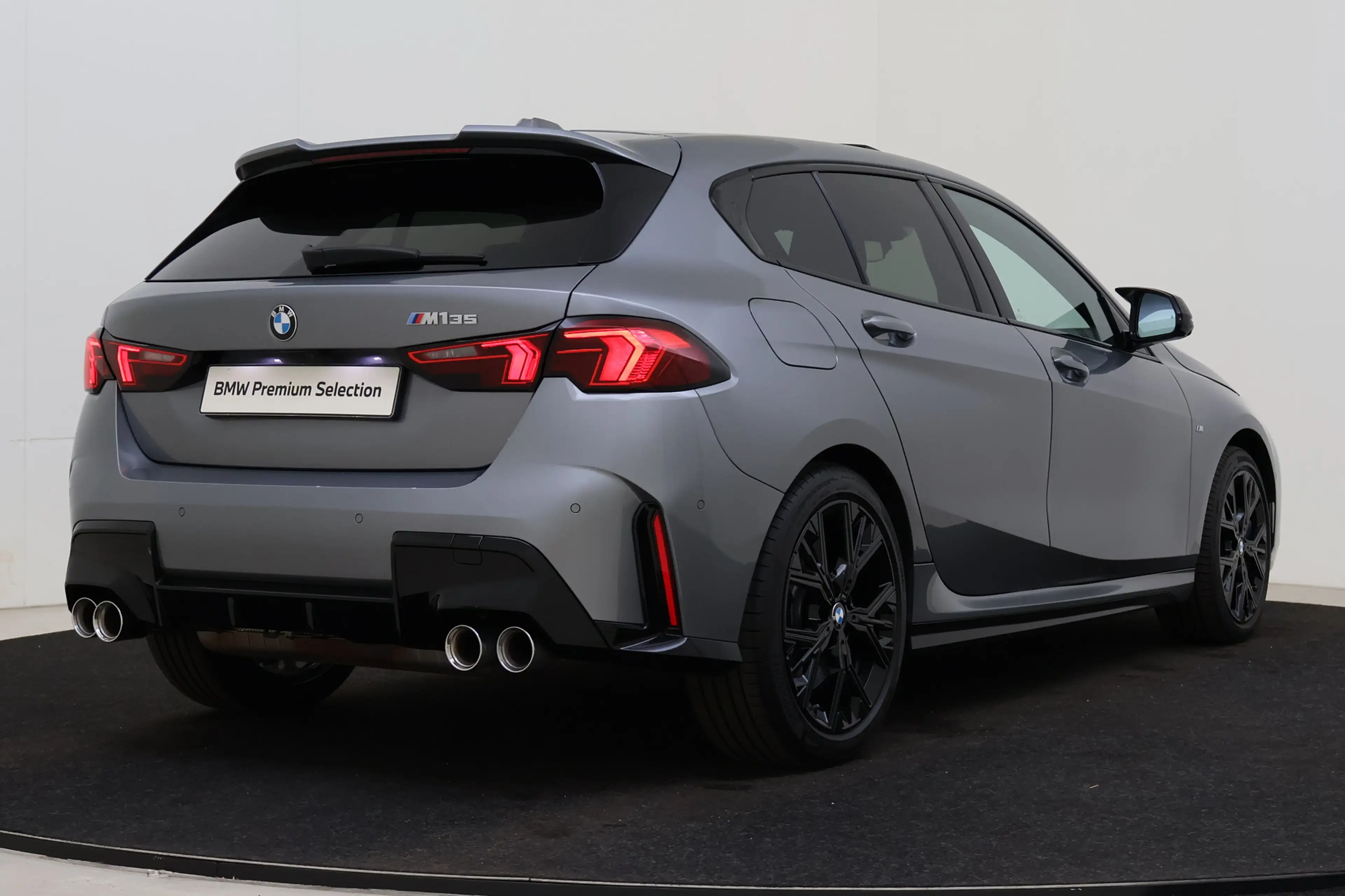 BMW 135 1 Serie M135 xDrive High Executive Automaat / Trek — photo 2