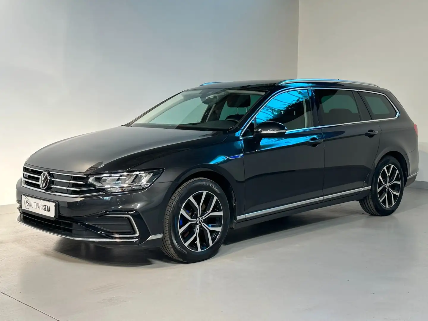 Volkswagen Passat Variant Passat 1.4TSI DSG Var. GTE AID*ACC*LANE*KAM*LED Grau - 1