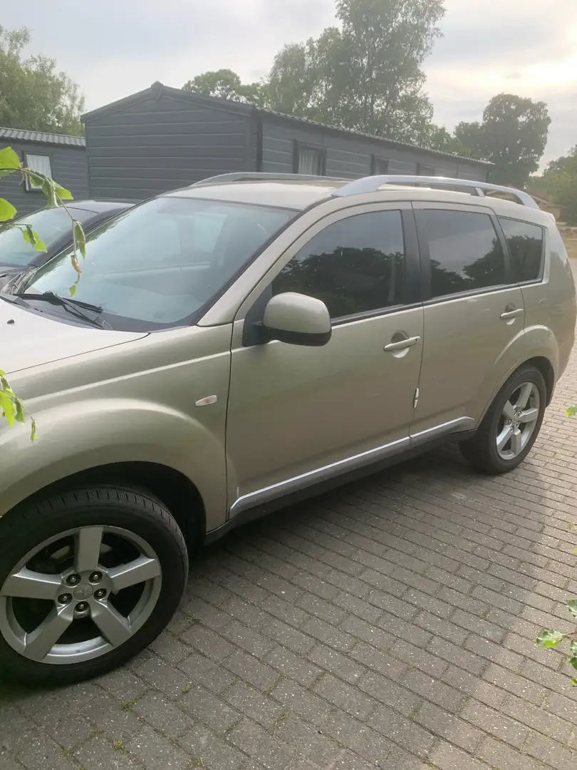 Mitsubishi Outlander 2.4 4WD CVT Intense Bronz - 1