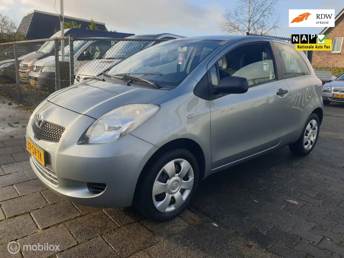 Toyota Yaris 1.0 VVTi Terra 117.249 km nap Grijs - 1