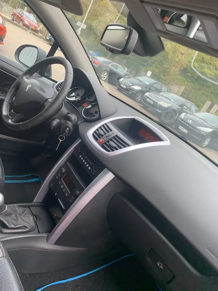 Peugeot 207 CC 1.6 VTi 16V 120ch Feline
