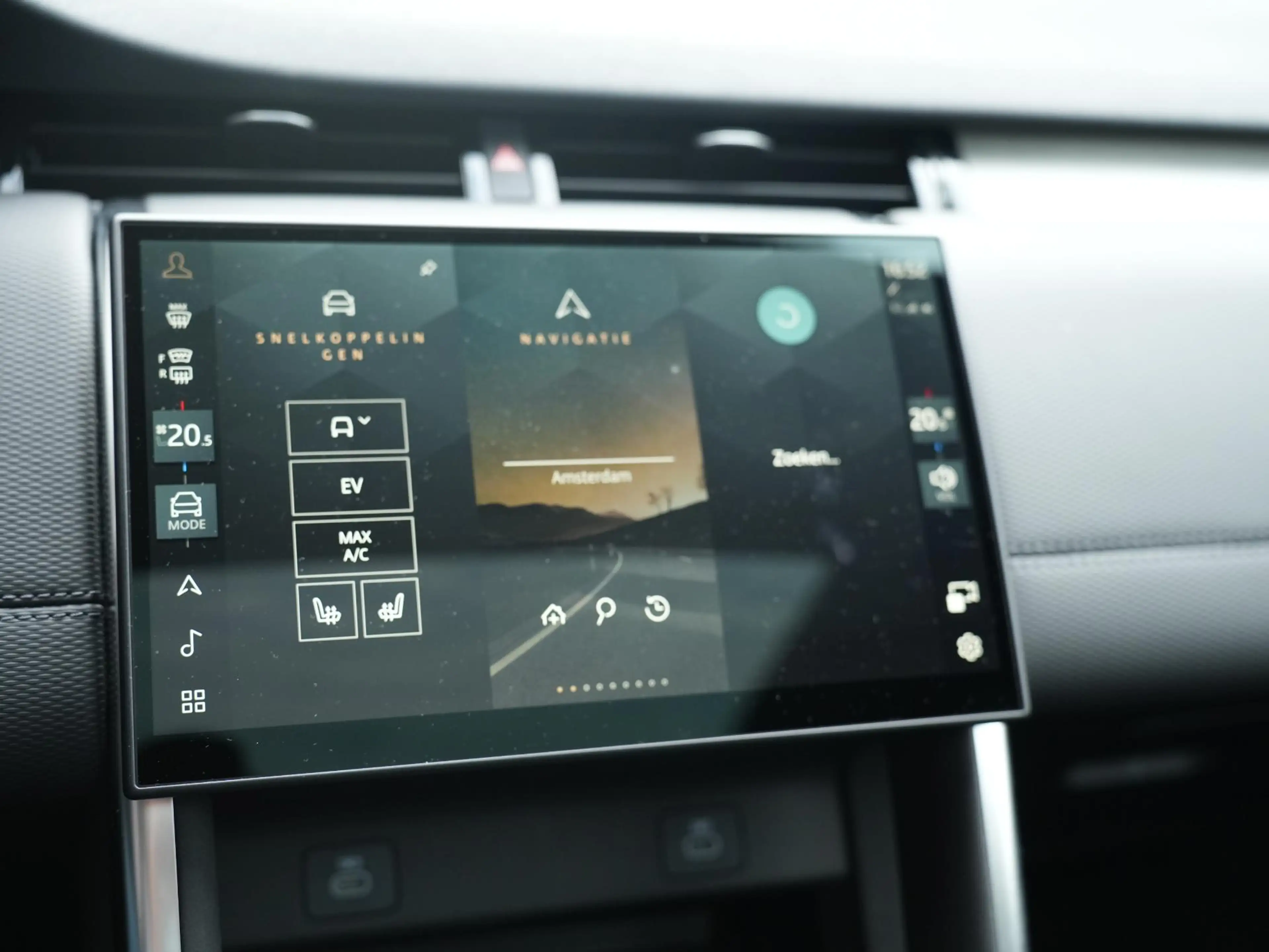 Land Rover Discovery Sport P270e PHEV Dynamic SE | Cold Climate | Black Pack — photo 21