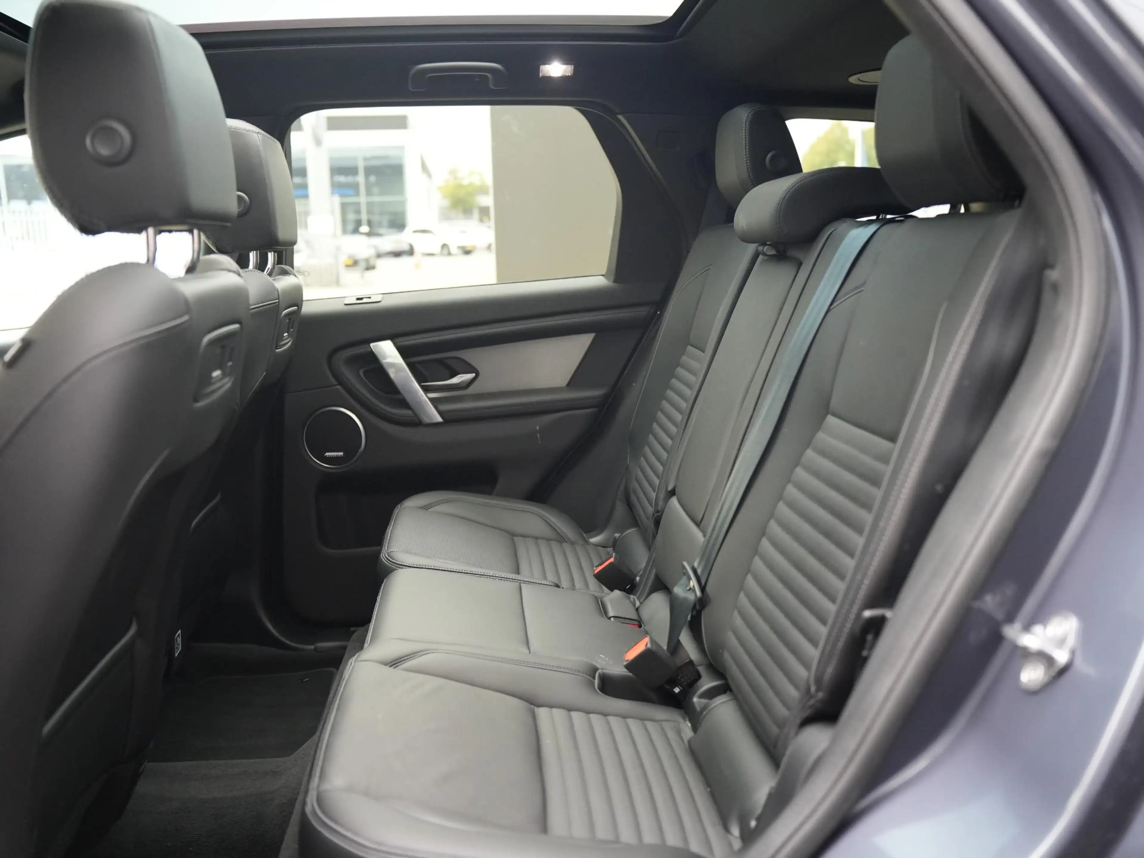 Land Rover Discovery Sport P270e PHEV Dynamic SE | Cold Climate | Black Pack — photo 26