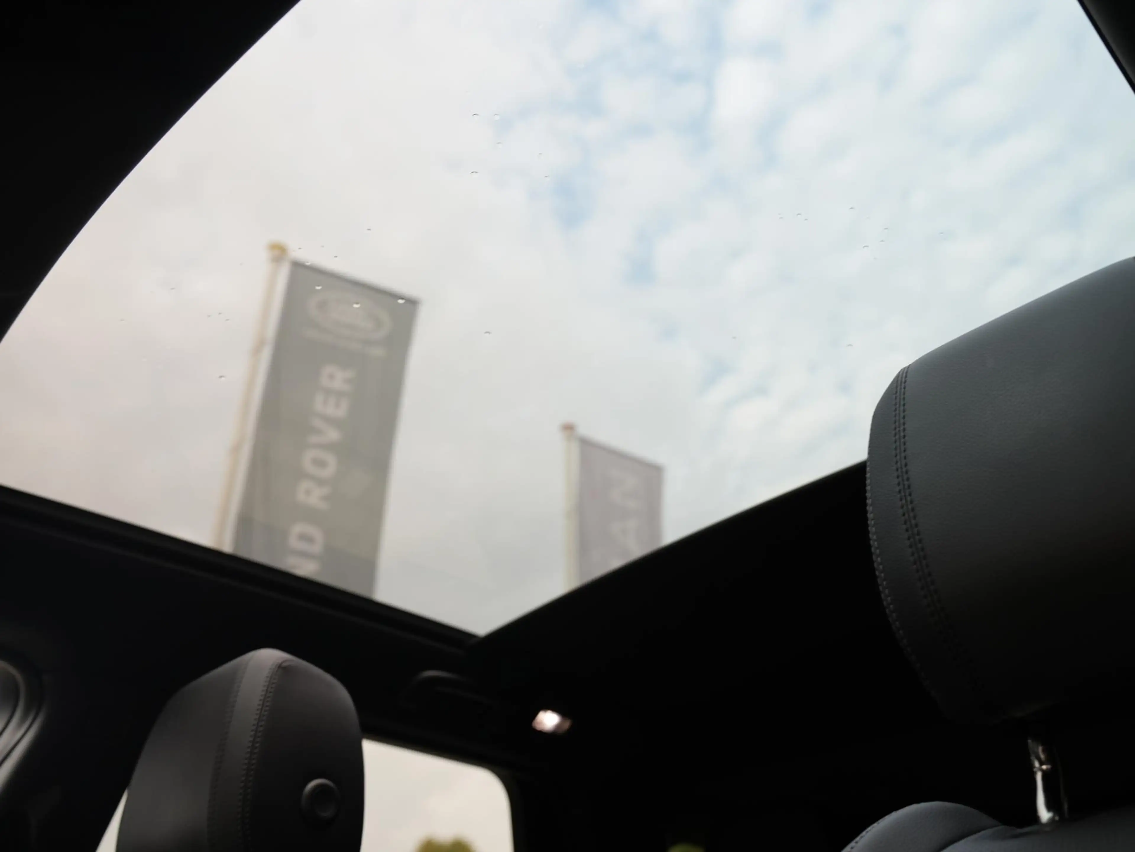 Land Rover Discovery Sport P270e PHEV Dynamic SE | Cold Climate | Black Pack — photo 30