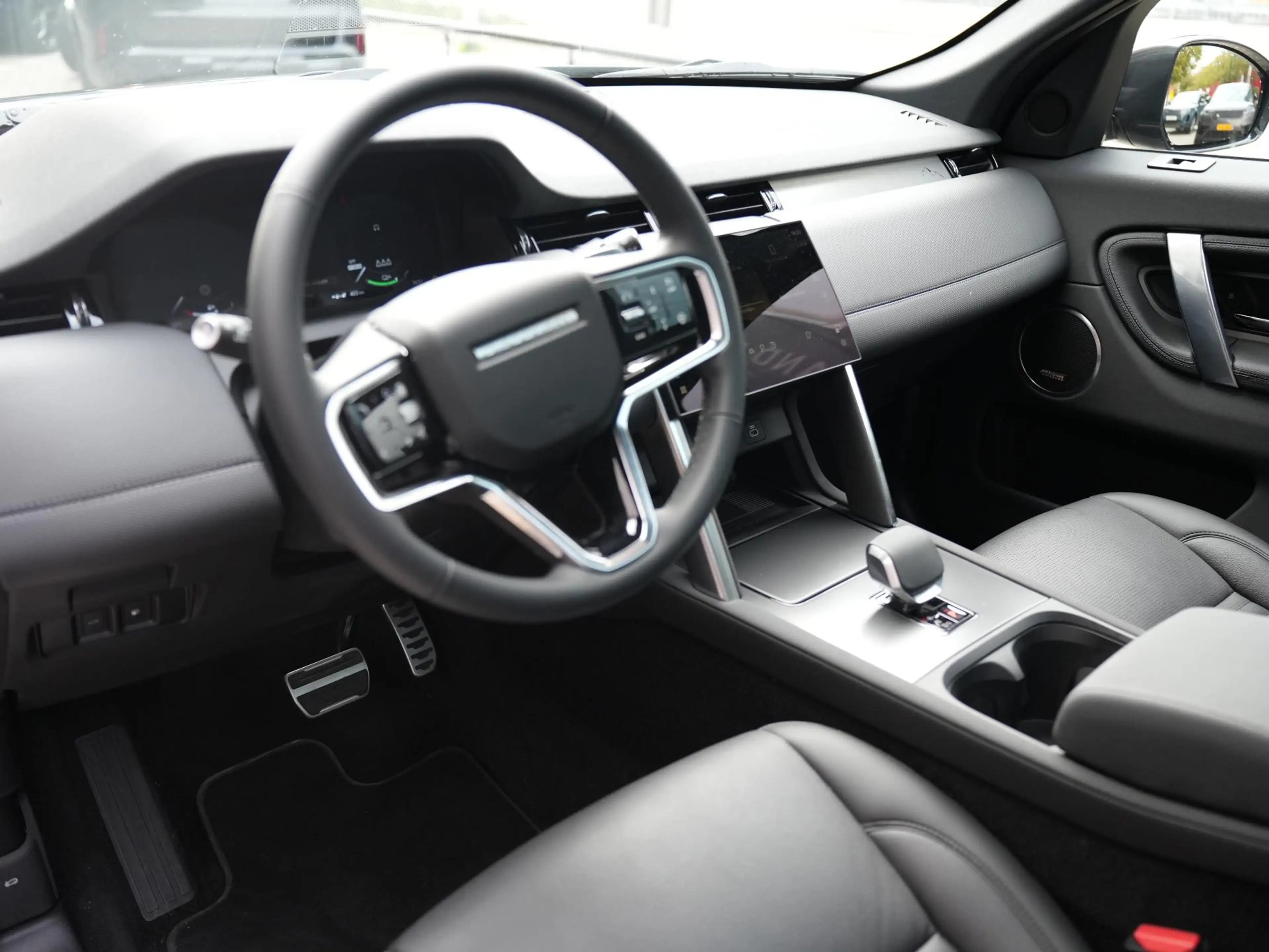 Land Rover Discovery Sport P270e PHEV Dynamic SE | Cold Climate | Black Pack — photo 16