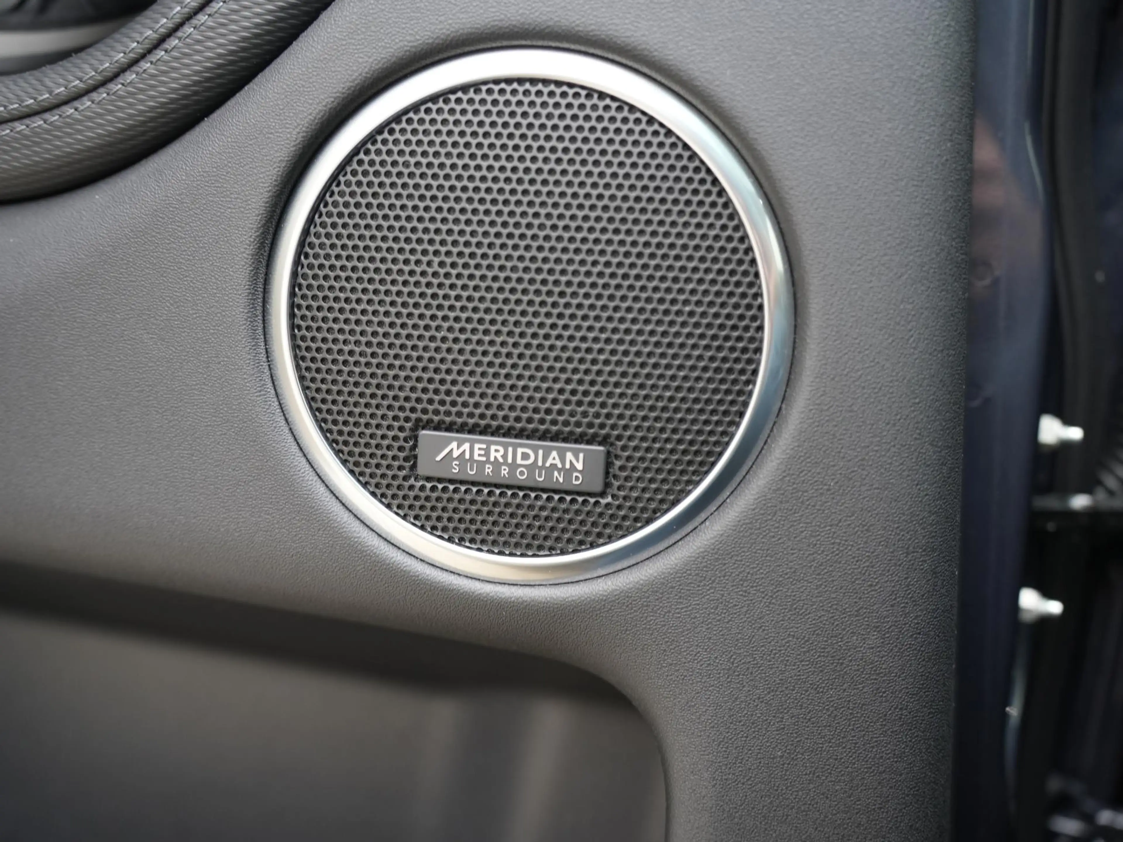 Land Rover Discovery Sport P270e PHEV Dynamic SE | Cold Climate | Black Pack — photo 28