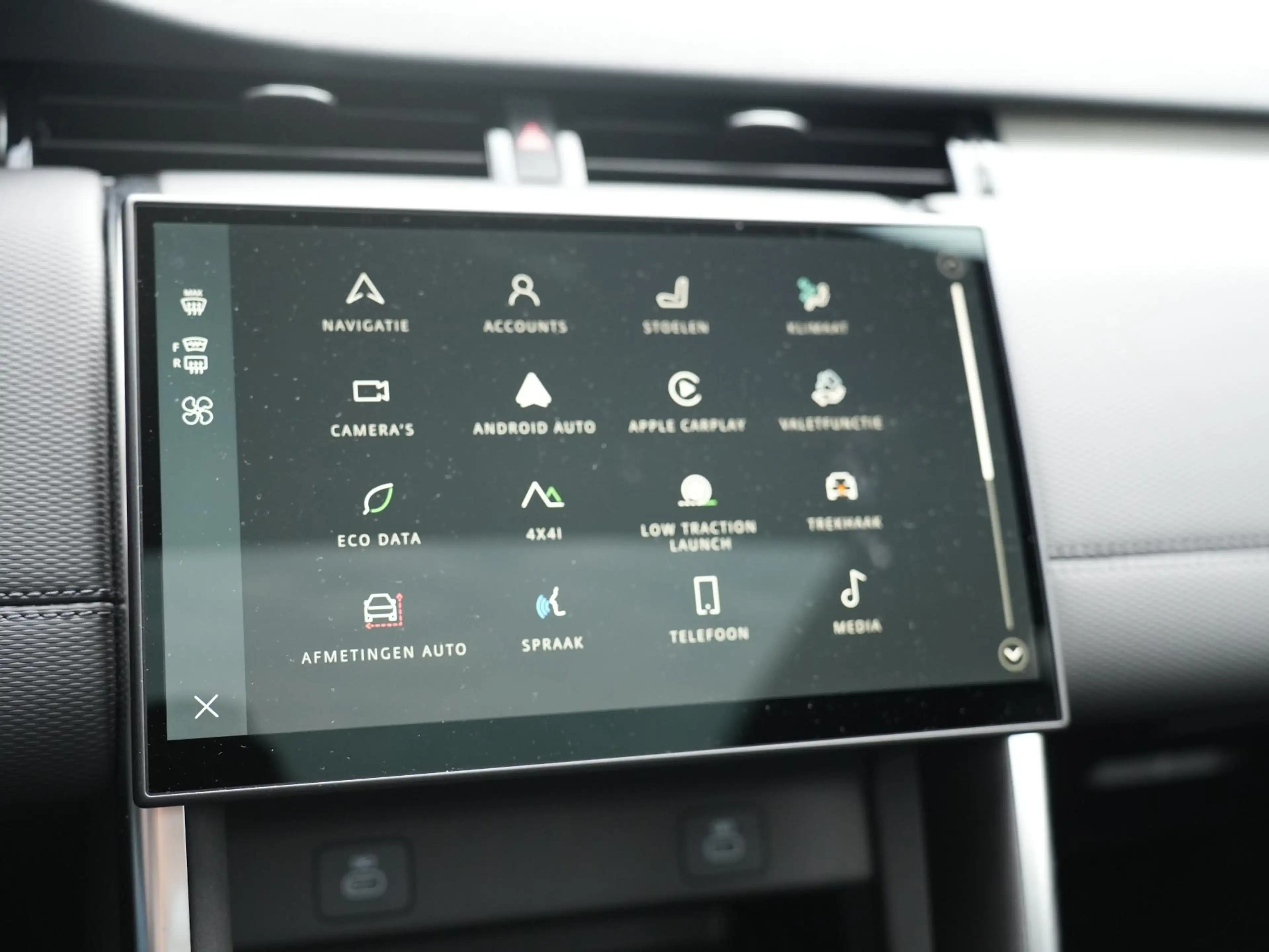Land Rover Discovery Sport P270e PHEV Dynamic SE | Cold Climate | Black Pack — photo 22