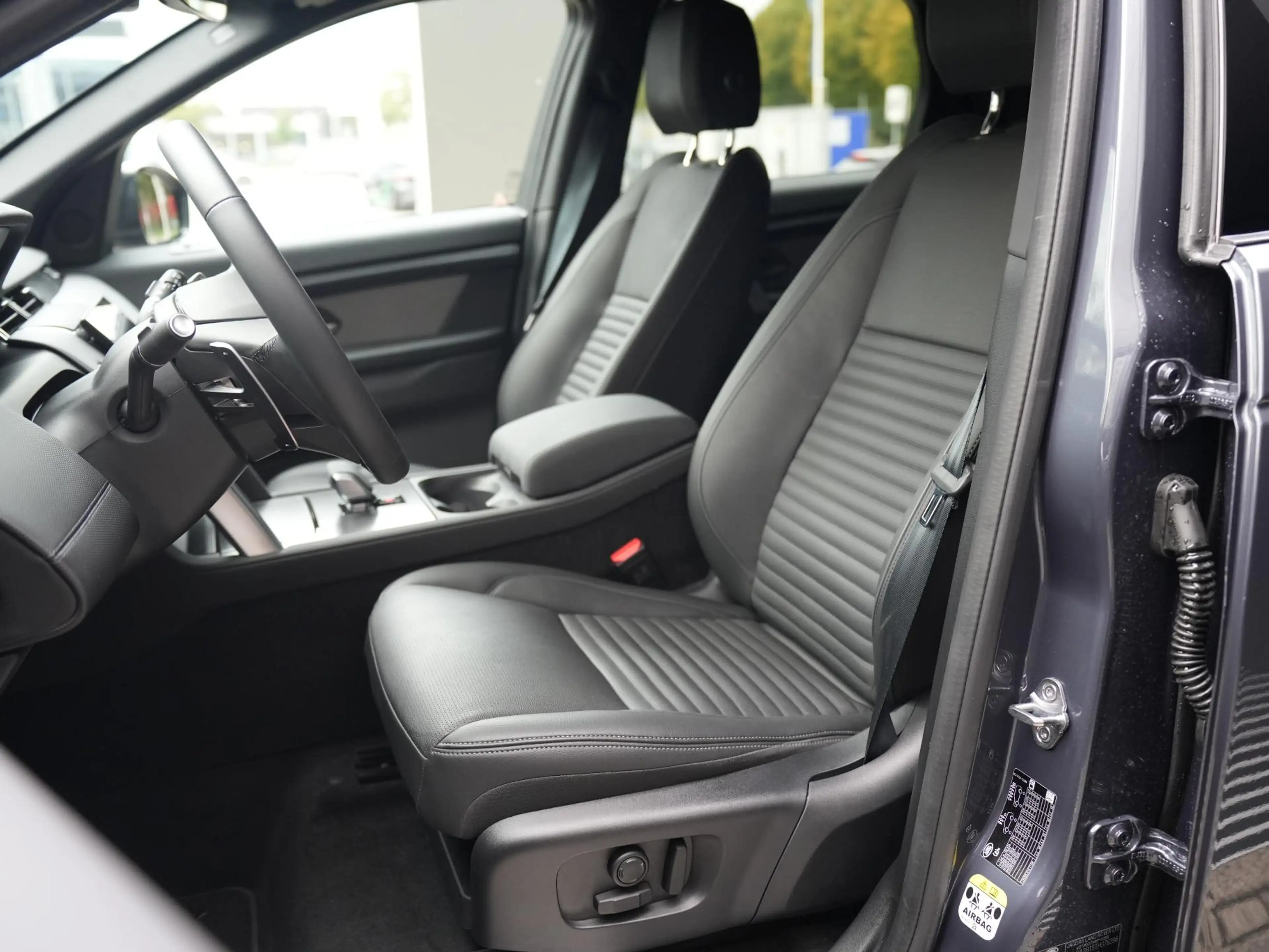 Land Rover Discovery Sport P270e PHEV Dynamic SE | Cold Climate | Black Pack — photo 15