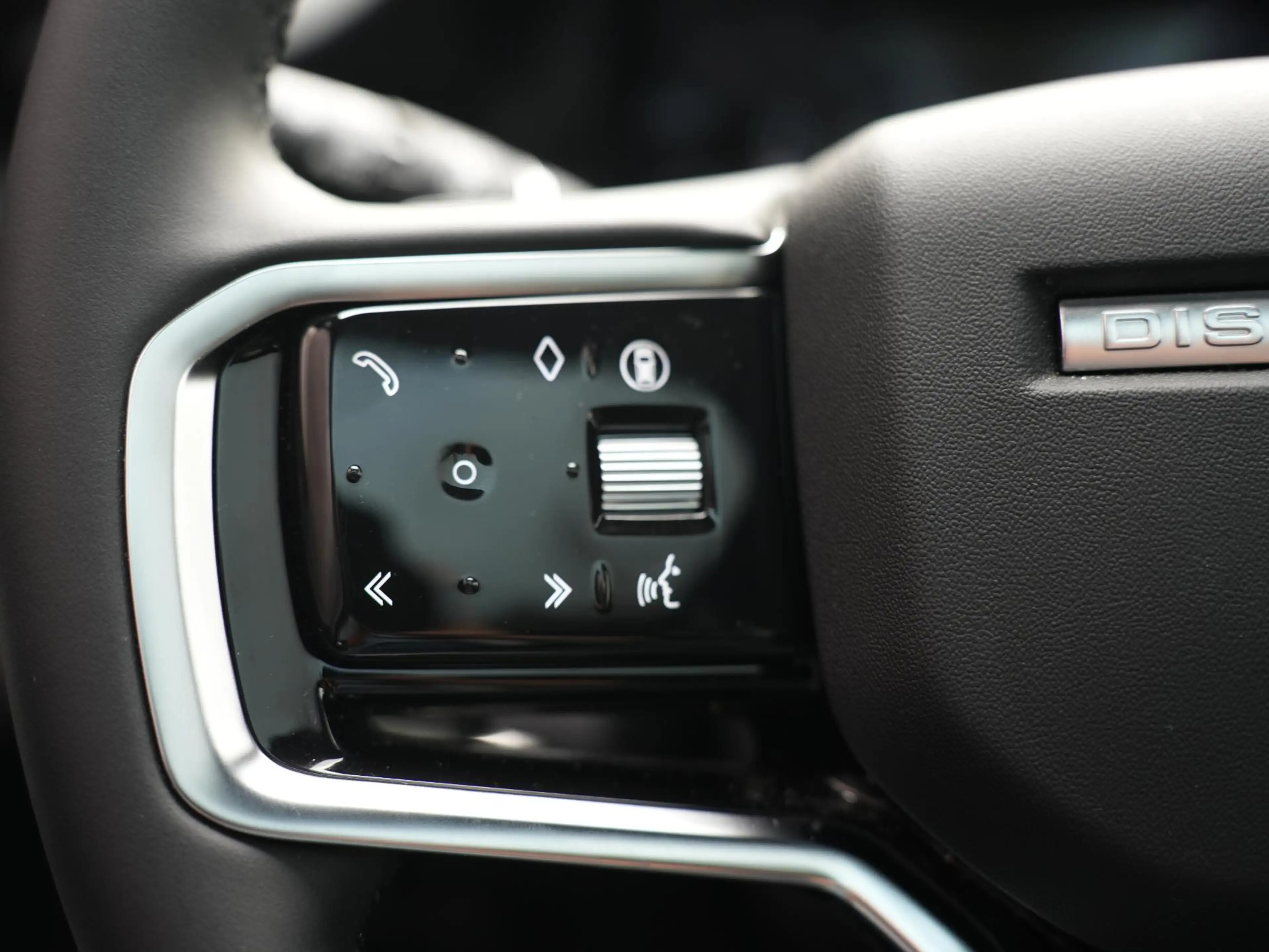 Land Rover Discovery Sport P270e PHEV Dynamic SE | Cold Climate | Black Pack — photo 17