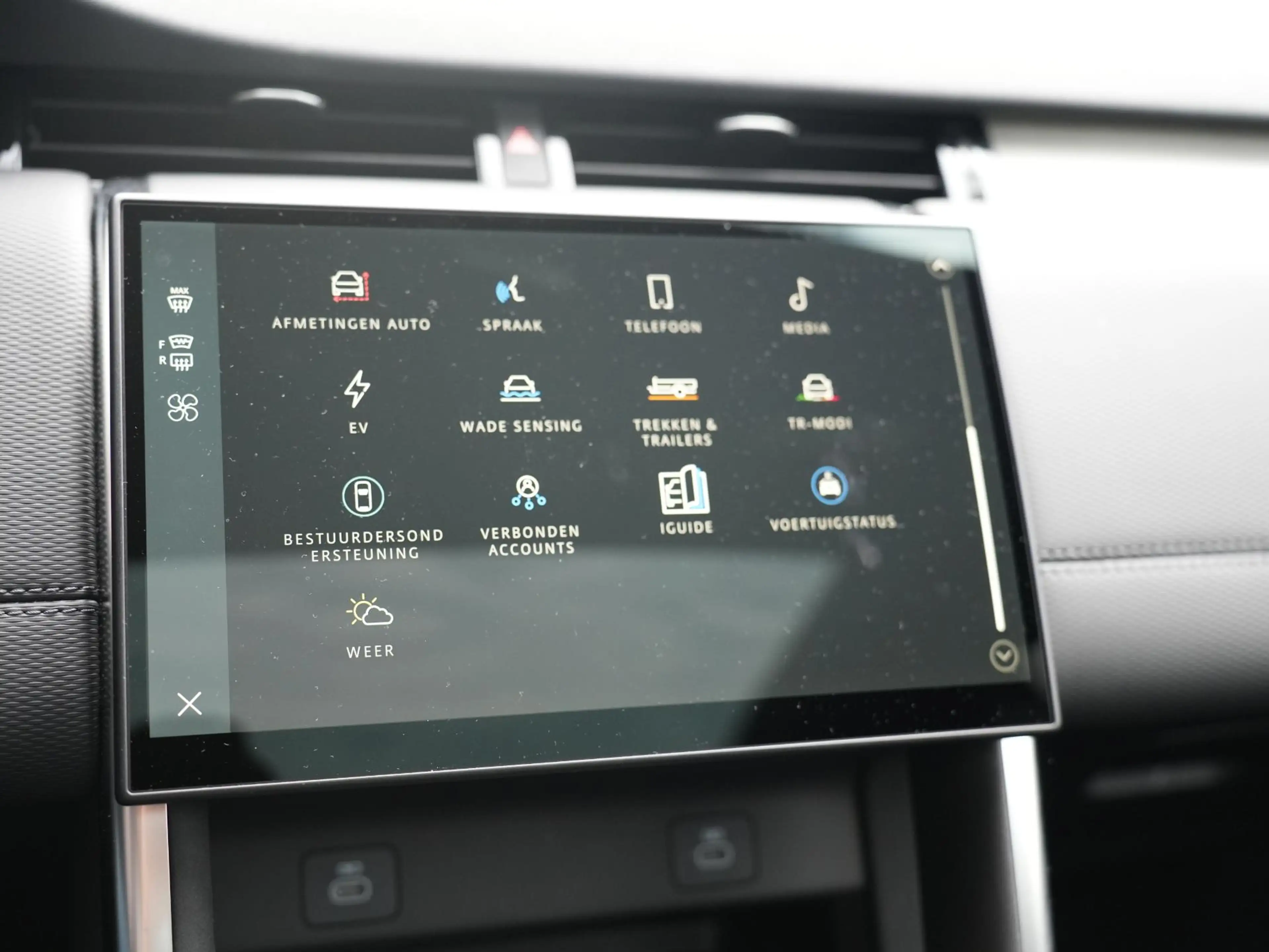Land Rover Discovery Sport P270e PHEV Dynamic SE | Cold Climate | Black Pack — photo 23