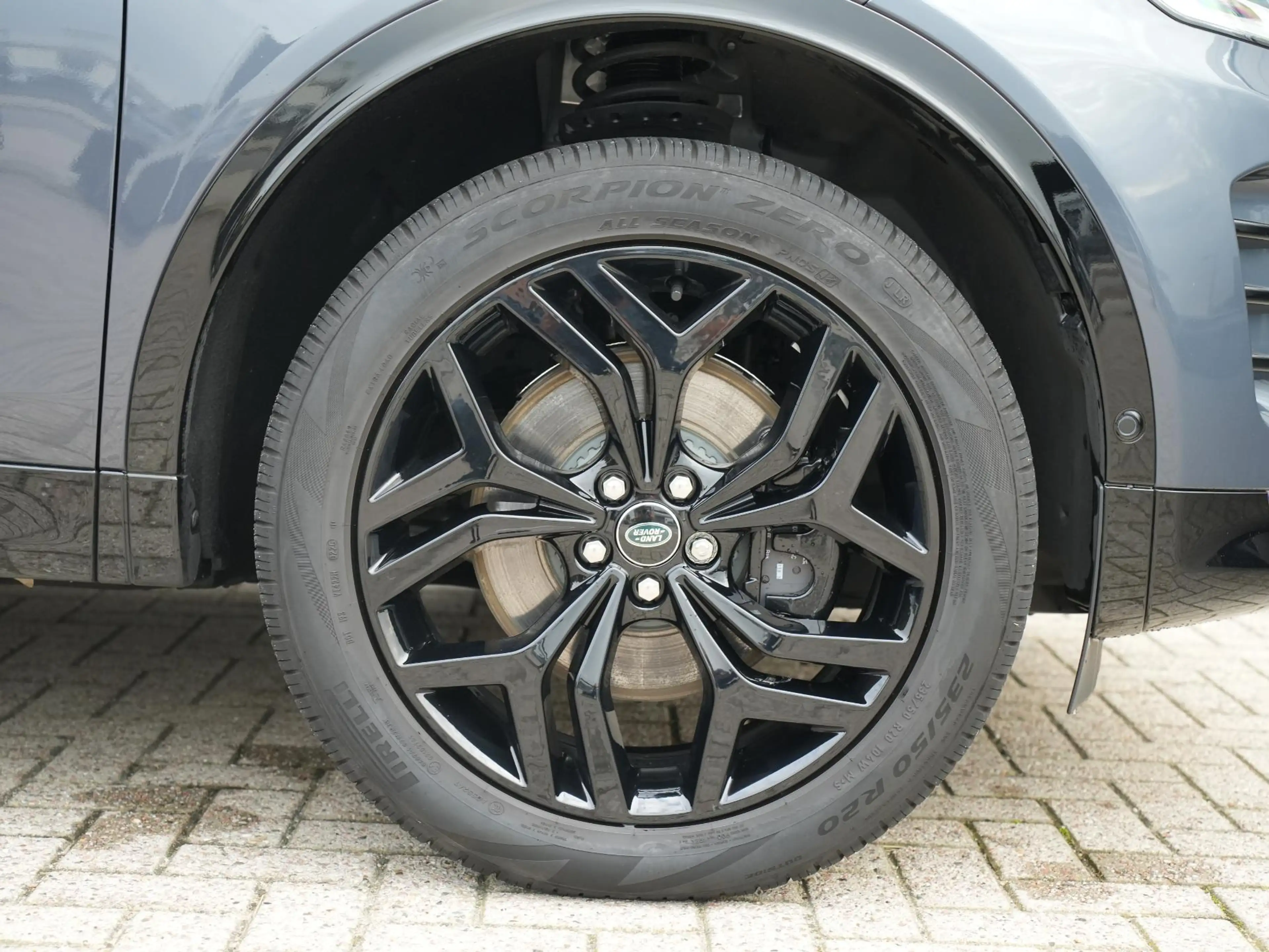 Land Rover Discovery Sport P270e PHEV Dynamic SE | Cold Climate | Black Pack — photo 5