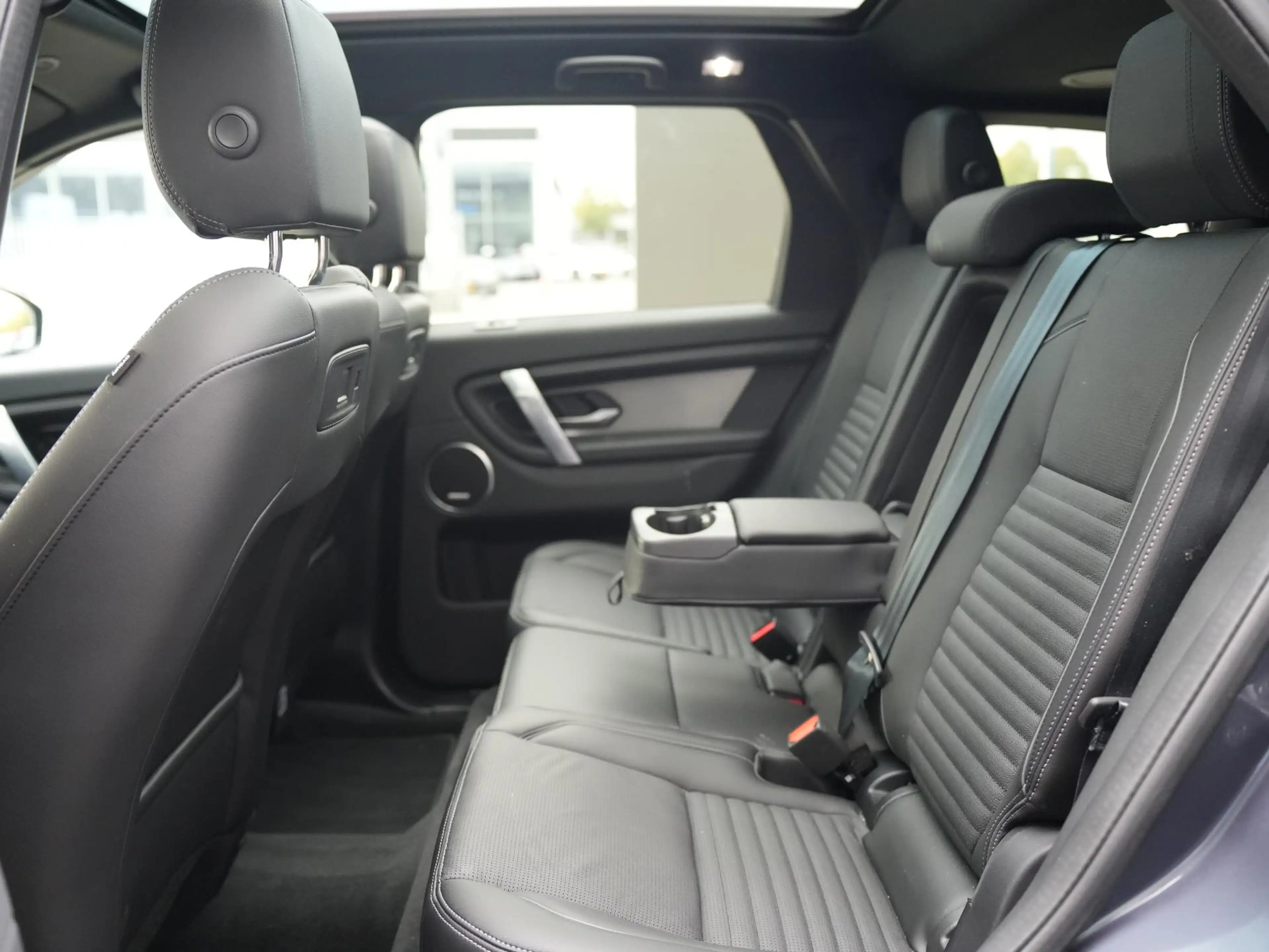 Land Rover Discovery Sport P270e PHEV Dynamic SE | Cold Climate | Black Pack — photo 27