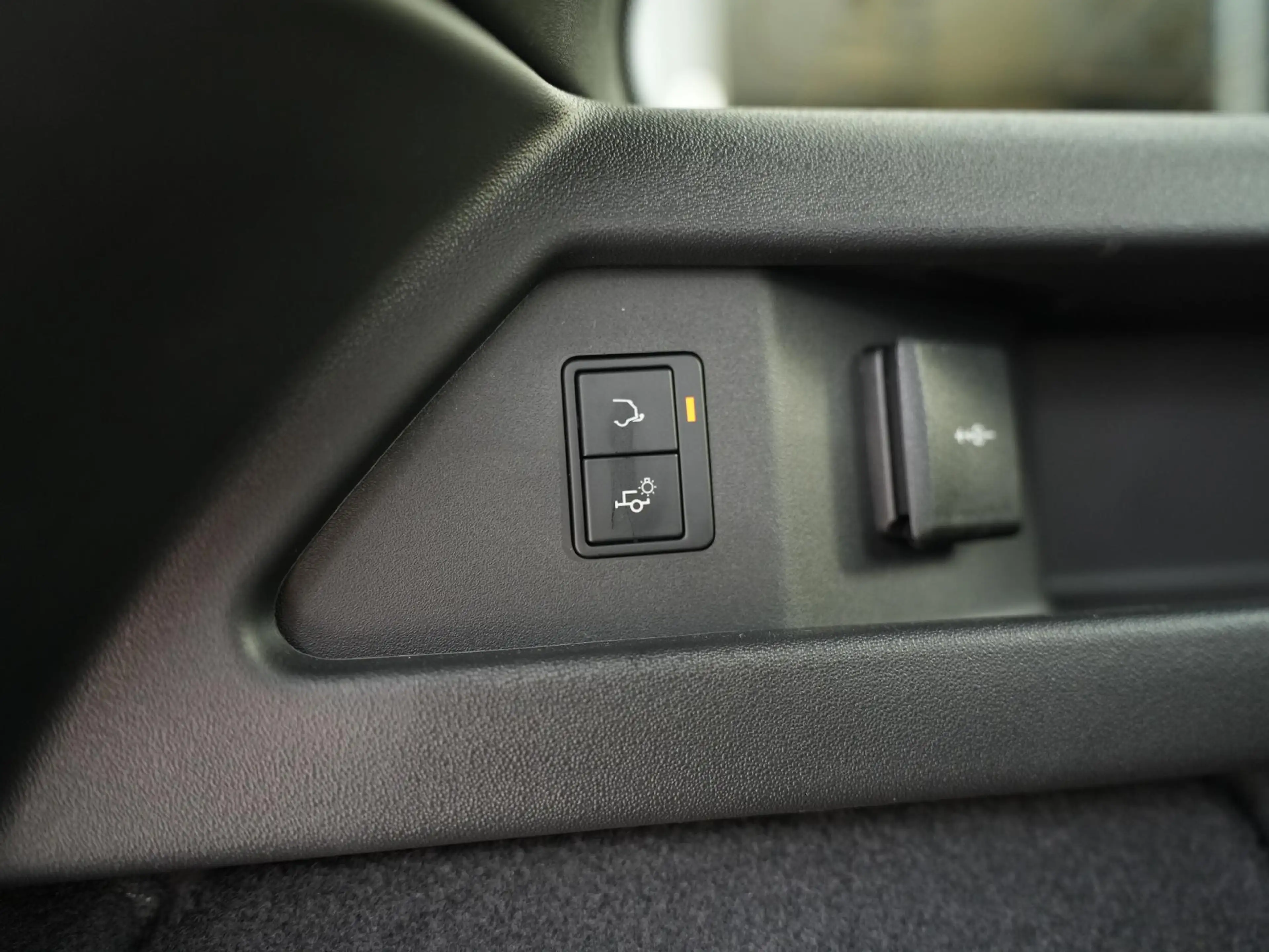 Land Rover Discovery Sport P270e PHEV Dynamic SE | Cold Climate | Black Pack — photo 11