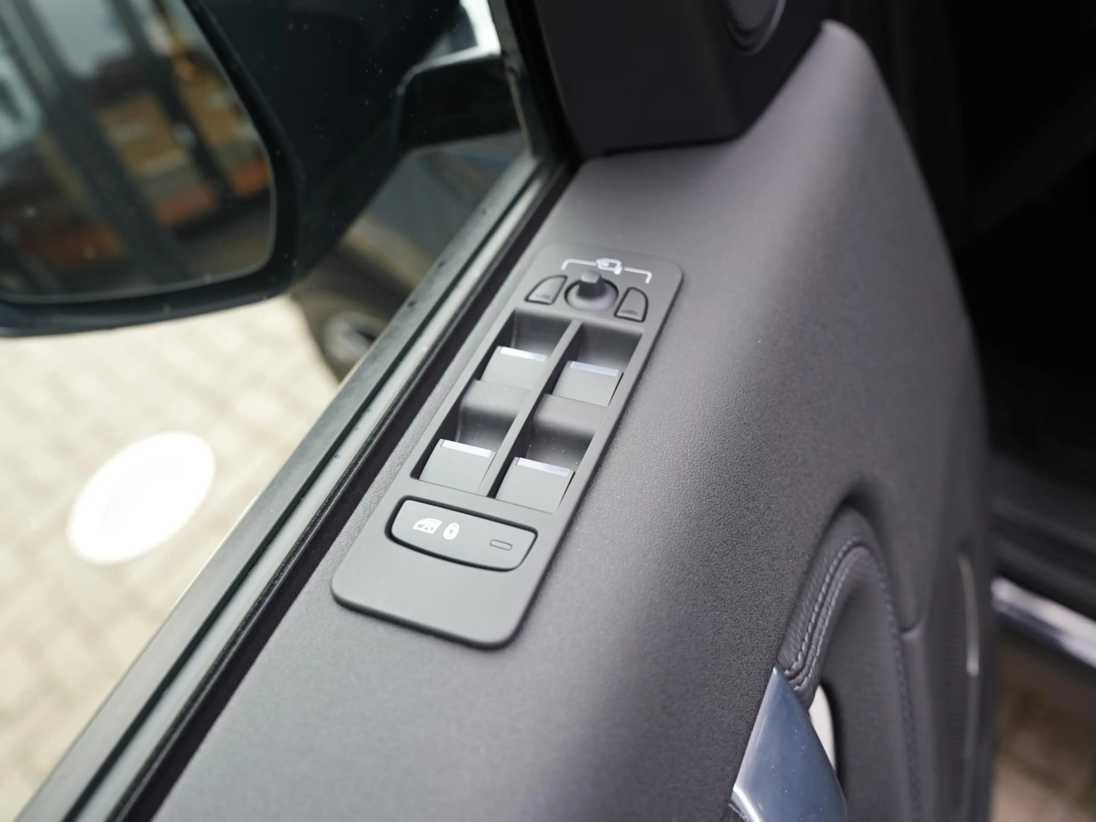 Land Rover Discovery Sport P270e PHEV Dynamic SE | Cold Climate | Black Pack — photo 14
