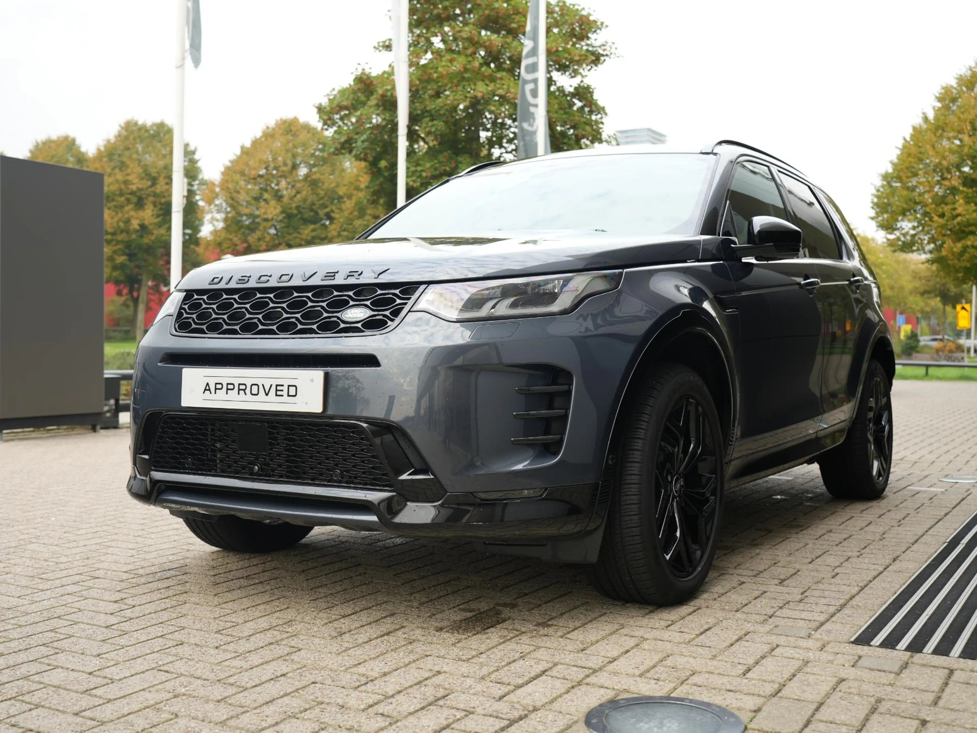 Land Rover Discovery Sport P270e PHEV Dynamic SE | Cold Climate | Black Pack — photo 4