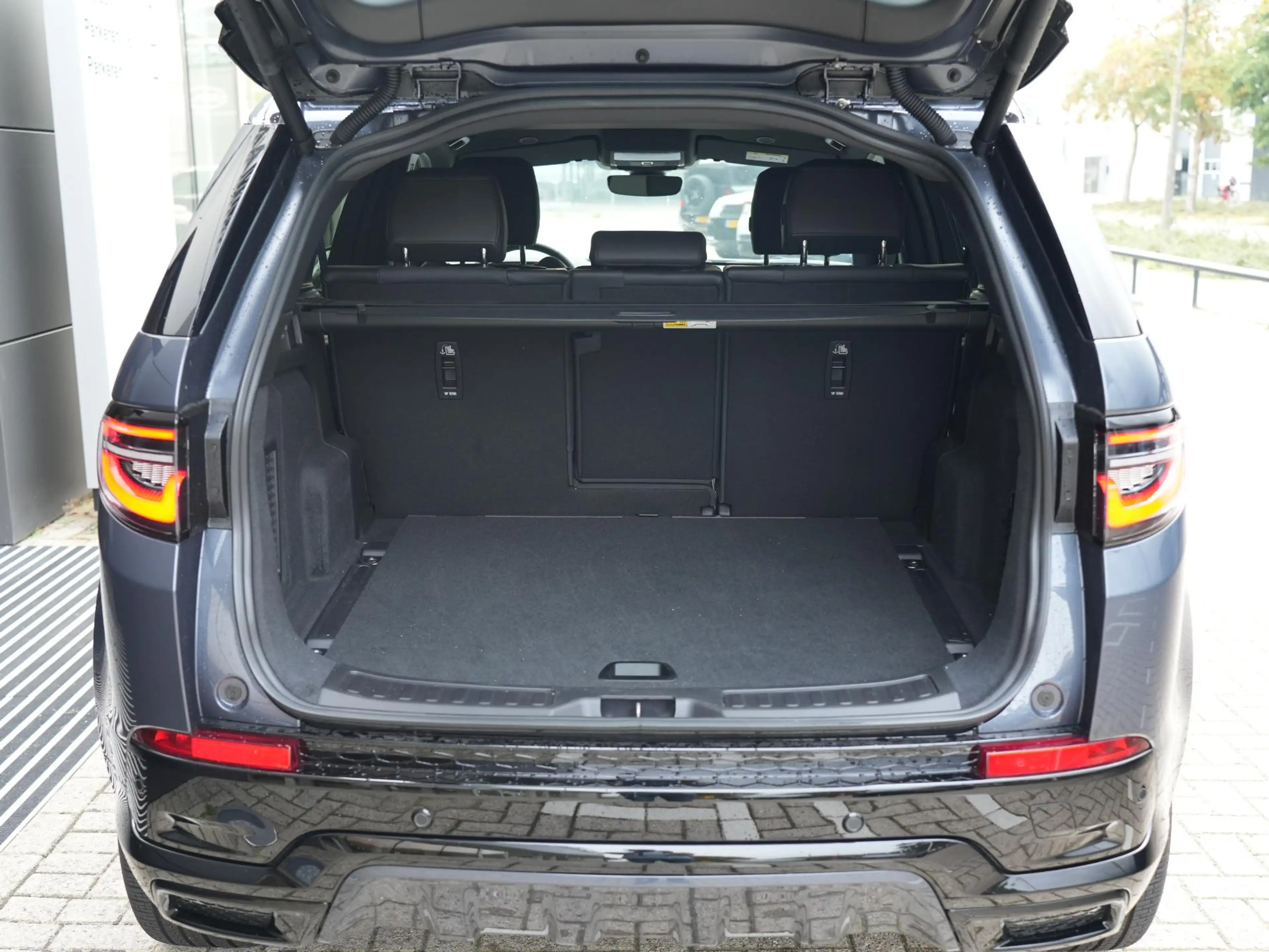Land Rover Discovery Sport P270e PHEV Dynamic SE | Cold Climate | Black Pack — photo 8