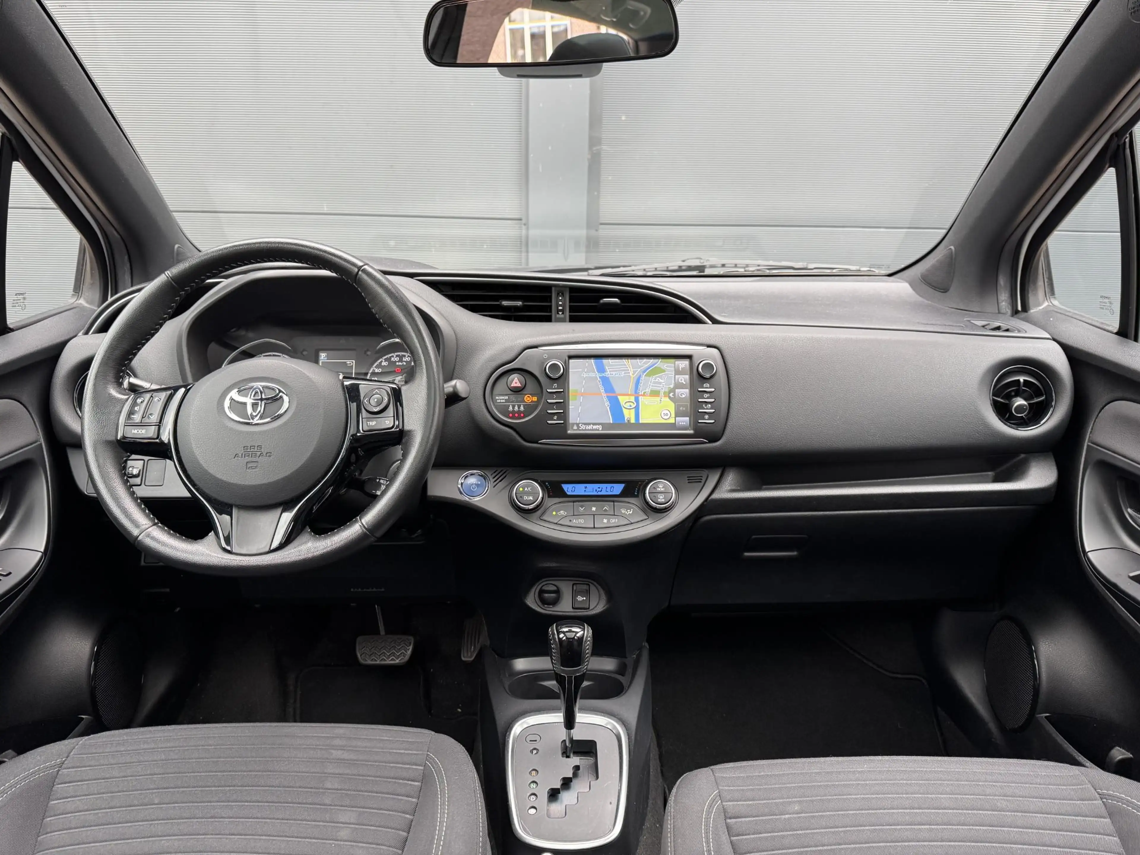 Toyota Yaris 1.5 Hybrid Executive / NL Auto / Camera — photo 2