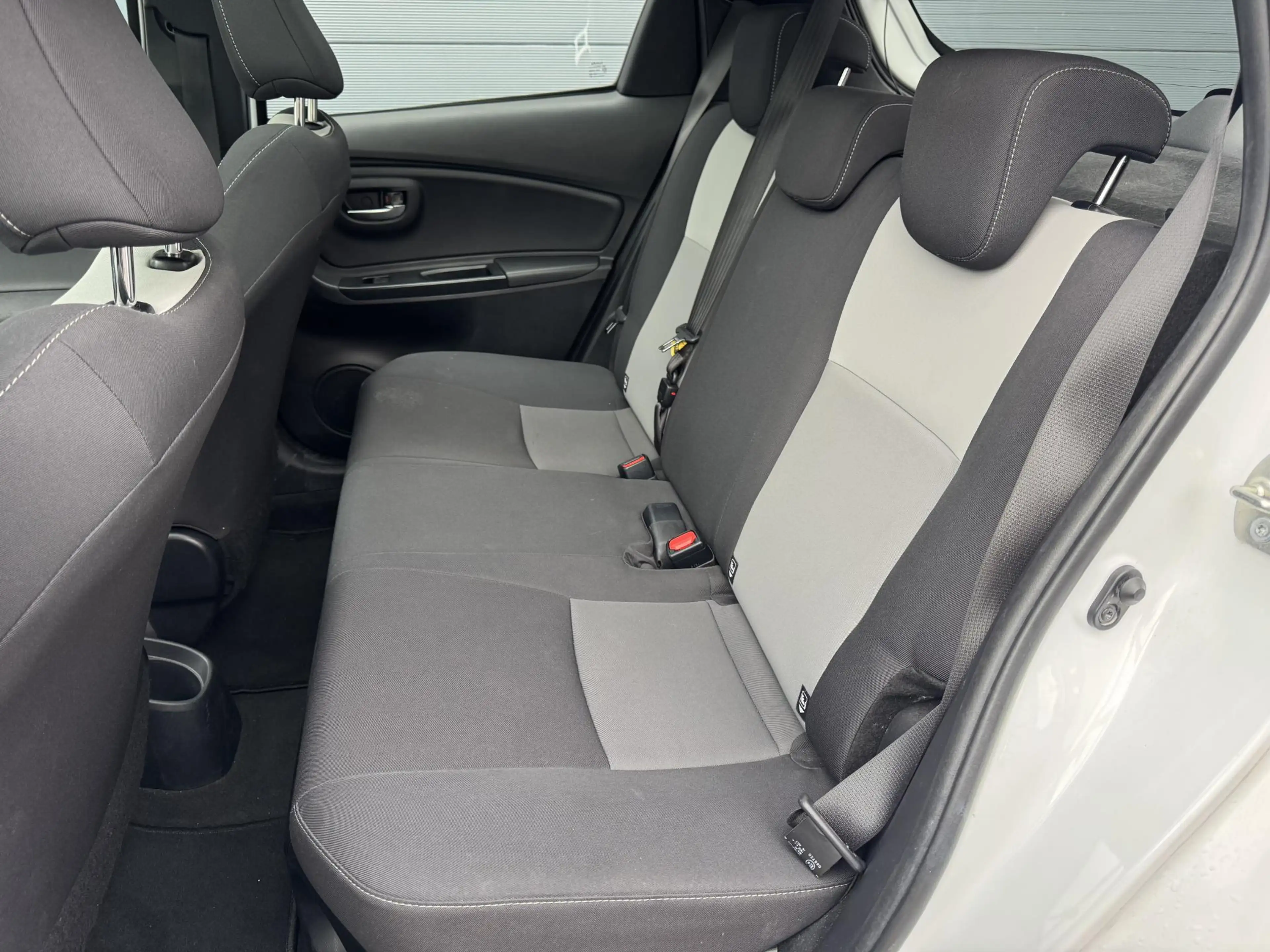 Toyota Yaris 1.5 Hybrid Executive / NL Auto / Camera — photo 9