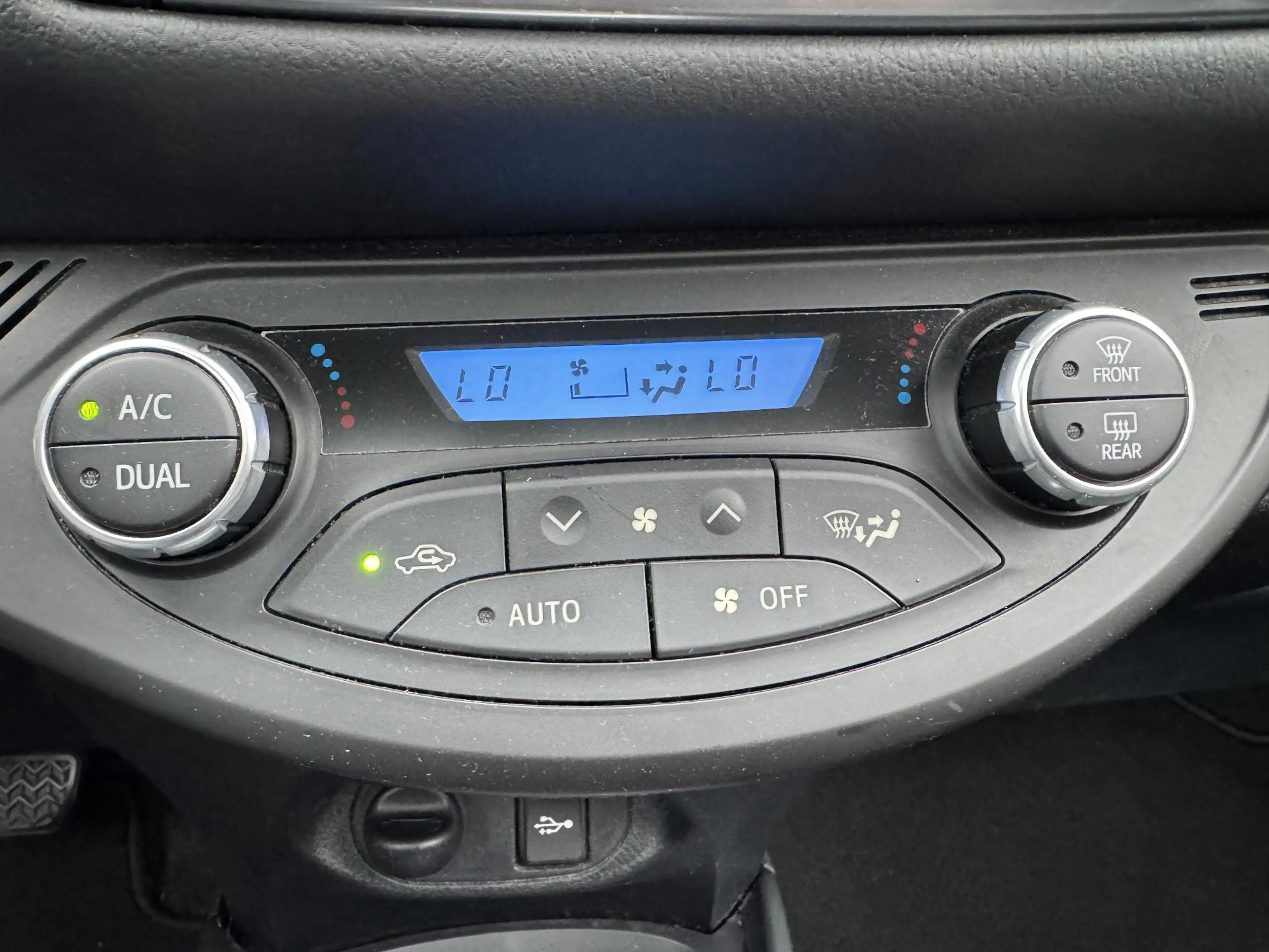 Toyota Yaris 1.5 Hybrid Executive / NL Auto / Camera — photo 30