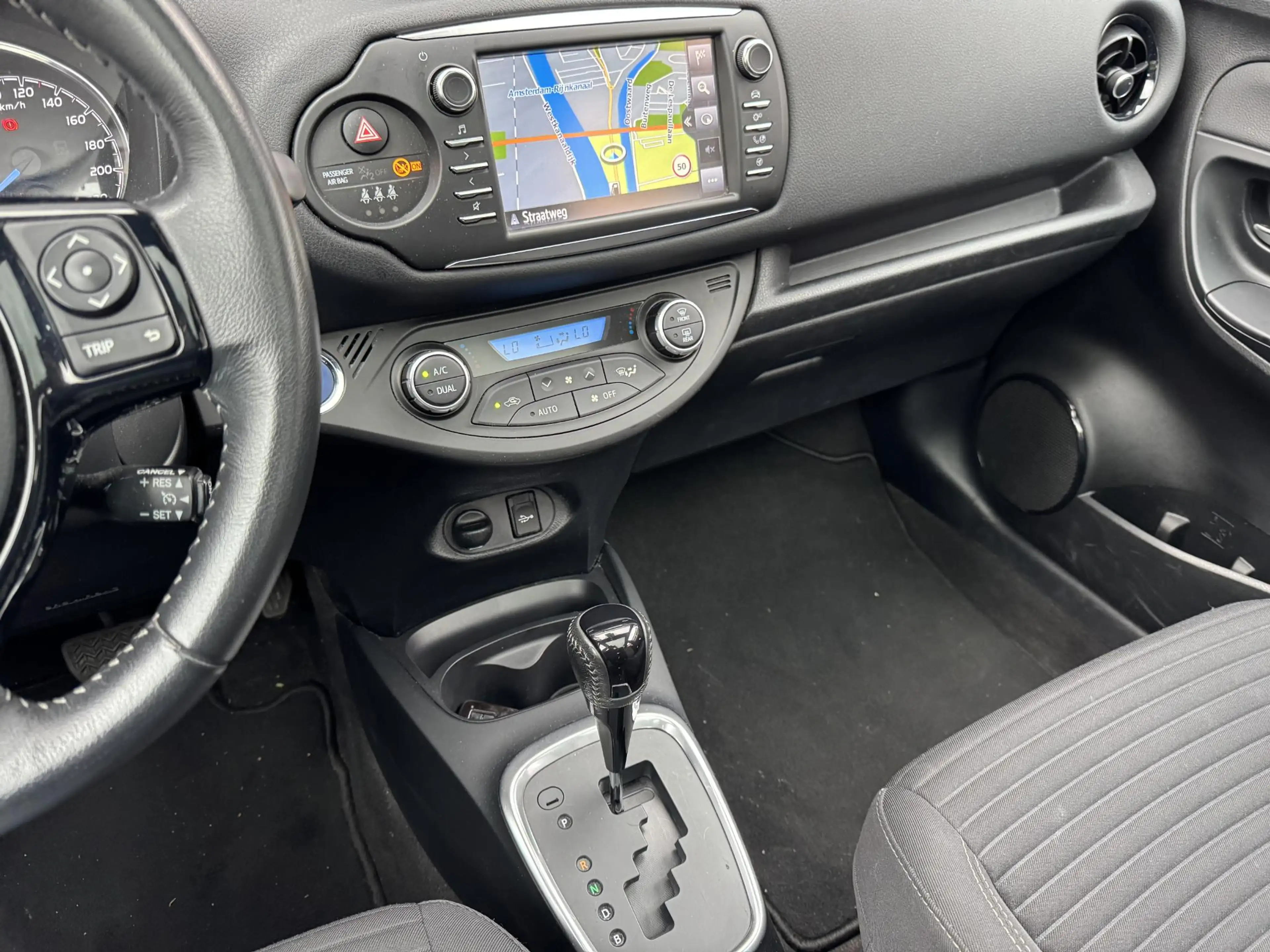 Toyota Yaris 1.5 Hybrid Executive / NL Auto / Camera — photo 24