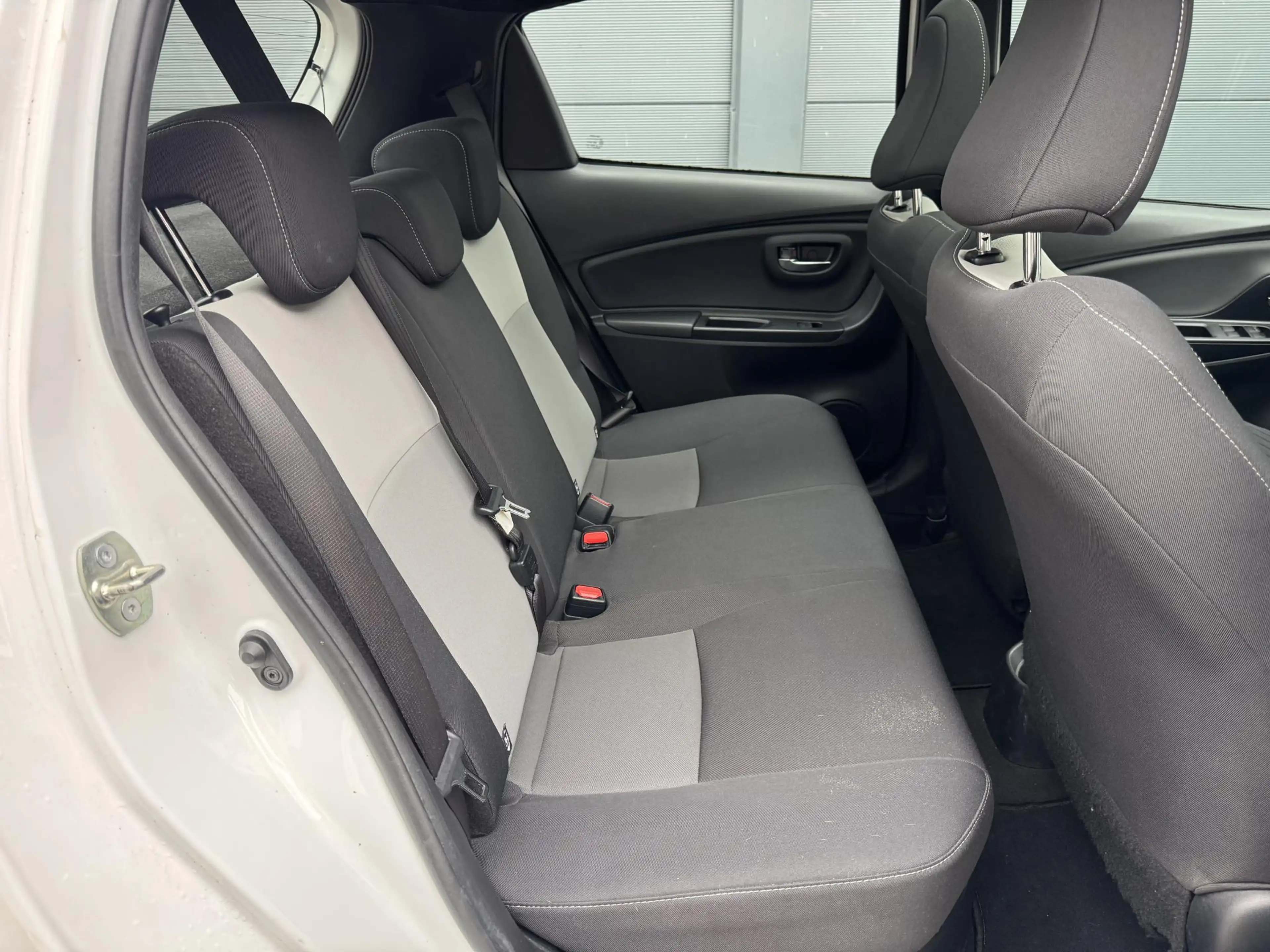 Toyota Yaris 1.5 Hybrid Executive / NL Auto / Camera — photo 17