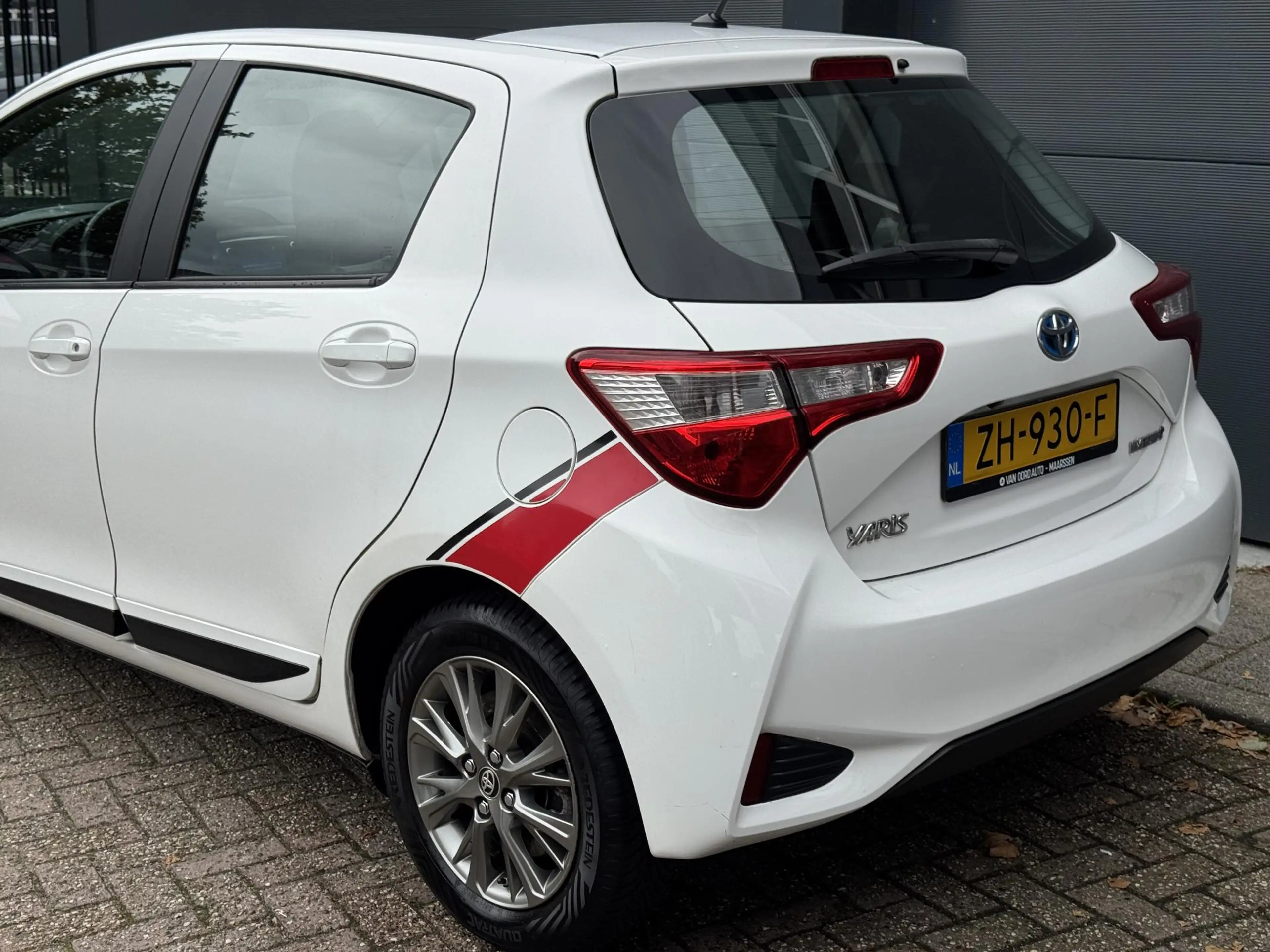 Toyota Yaris 1.5 Hybrid Executive / NL Auto / Camera — photo 8