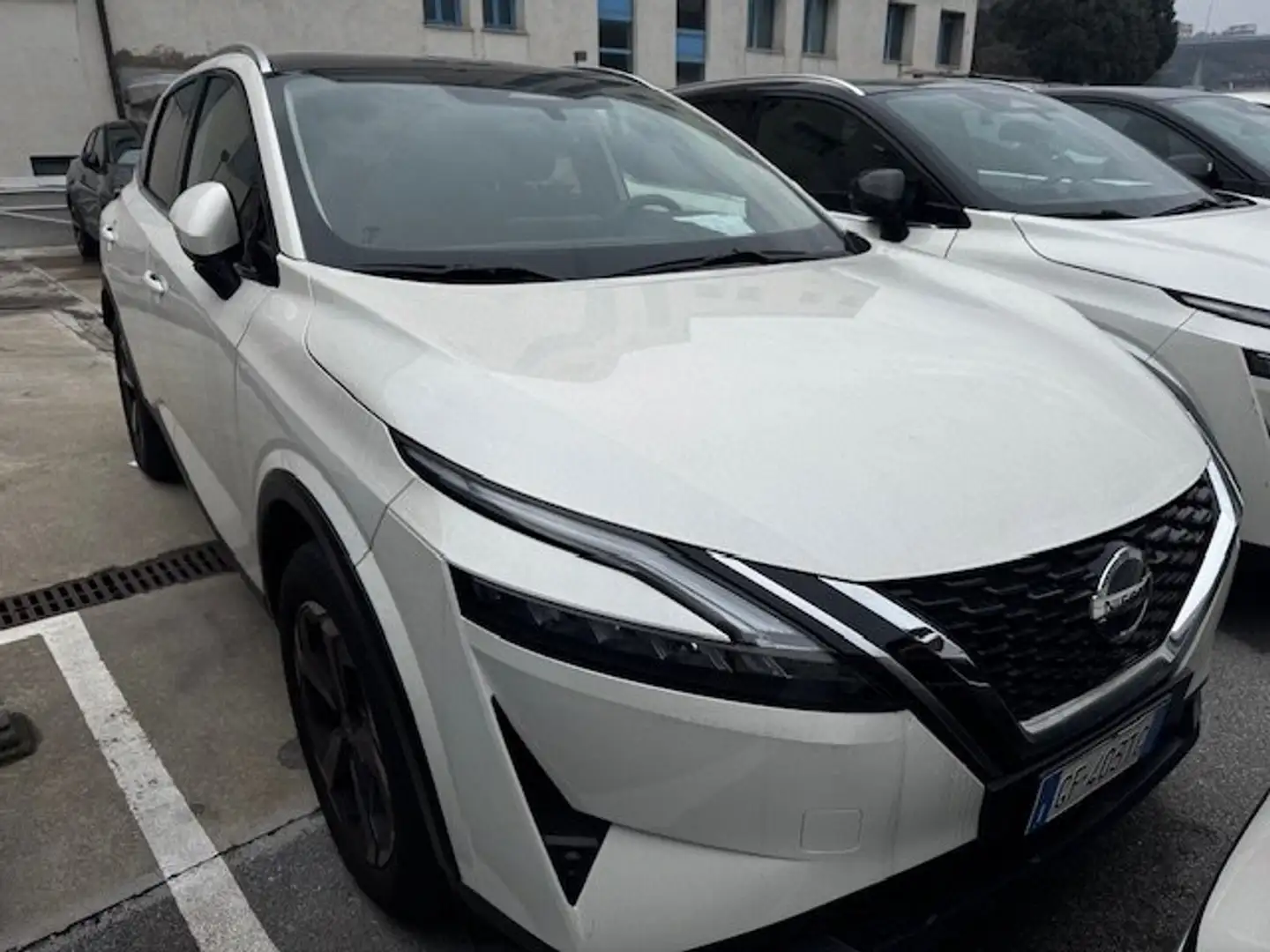 Nissan Qashqai 1.3 mhev Premiere Edition 2WD 140cv Bianco - 1