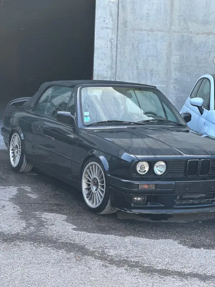 BMW 325i WorldLine, foto 1