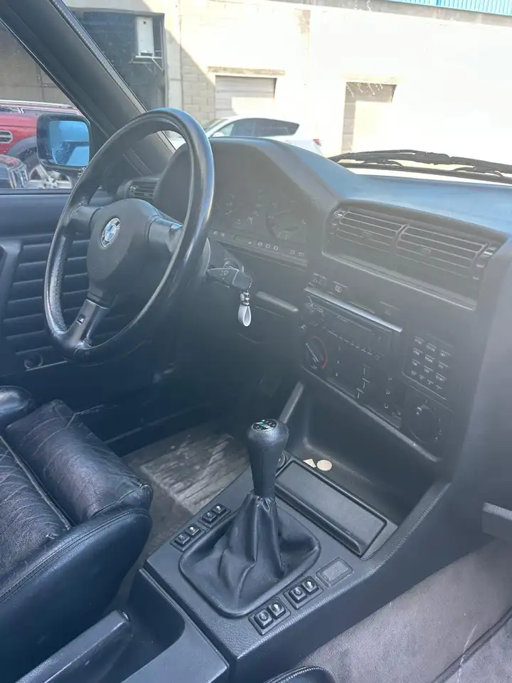 BMW 325i WorldLine, foto 6