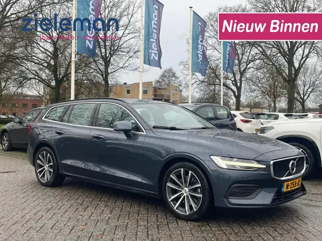 Volvo V60 2.0 B3 Momentum Panorama Automaat - Carplay, Digit