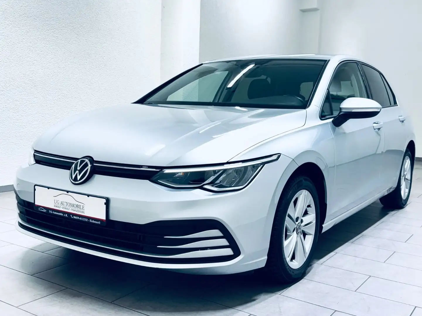 Volkswagen Golf VIII Lim. Life 2.0 TDI * 1.H * NAVI * ACC srebrna - 1