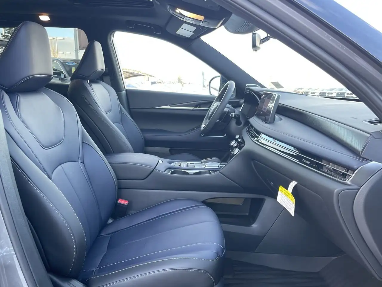 Infiniti QX60 снимка Infiniti QX60