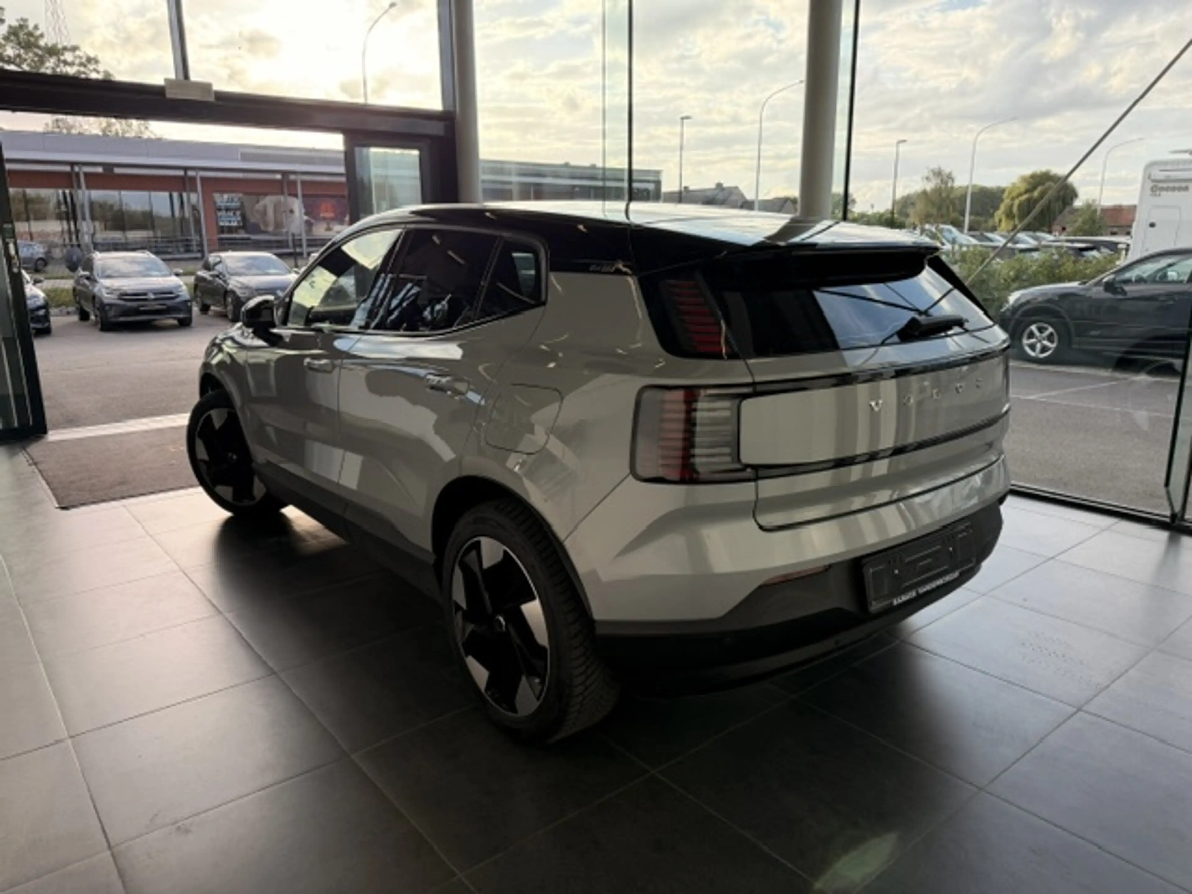 Volvo EX30 PLUS EXTENDED RANGE +TAL VAN OPTIES — photo 4