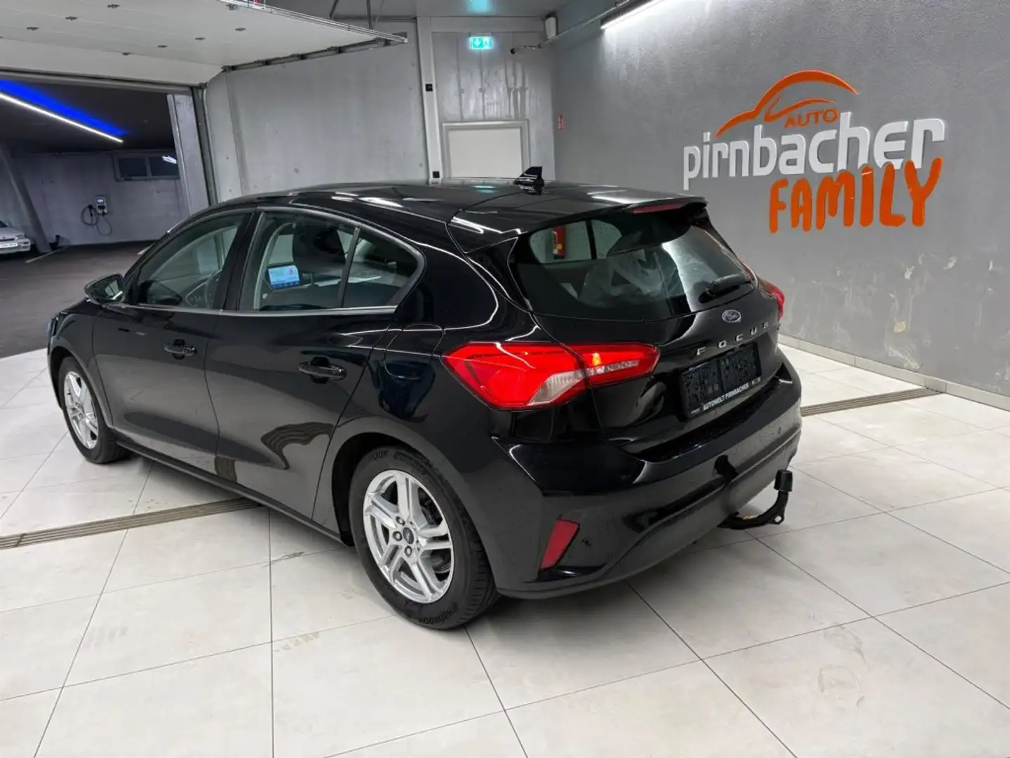 Ford Focus Ford Focus Focus 1,0 EcoBoost Hybrid Cool & Connect Schwarz - 2