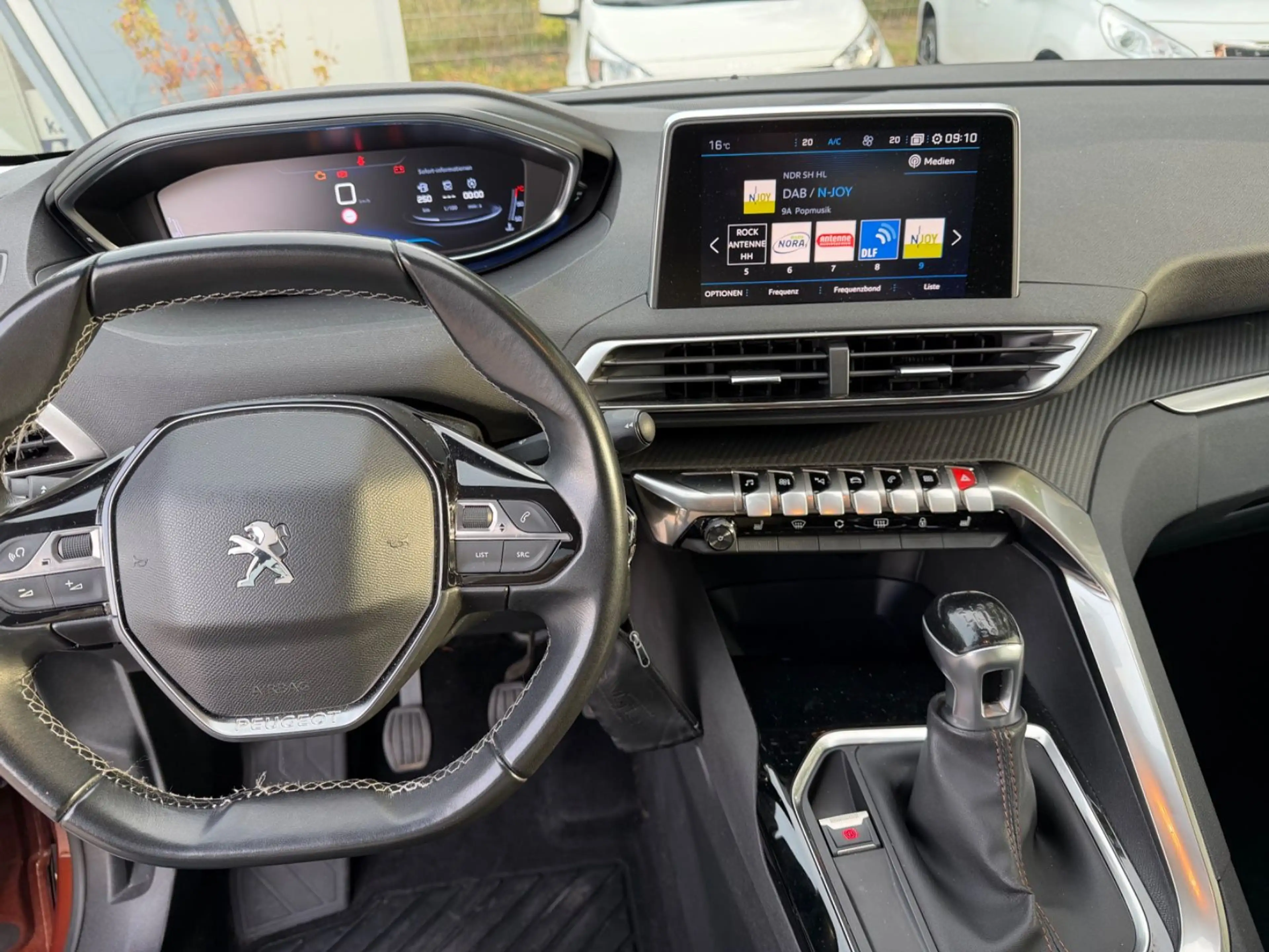 Peugeot 3008 Active — photo 9
