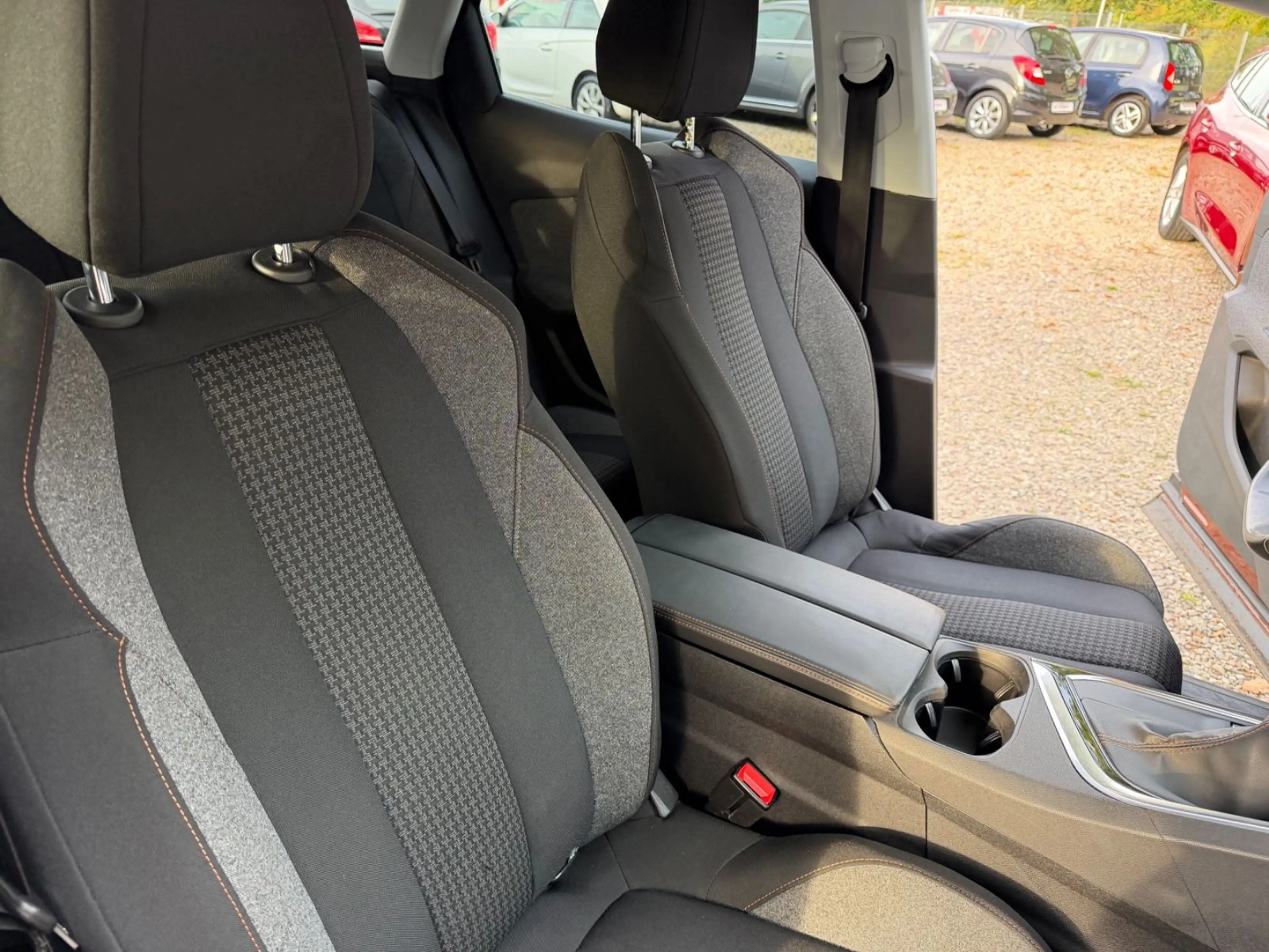 Peugeot 3008 Active — photo 12