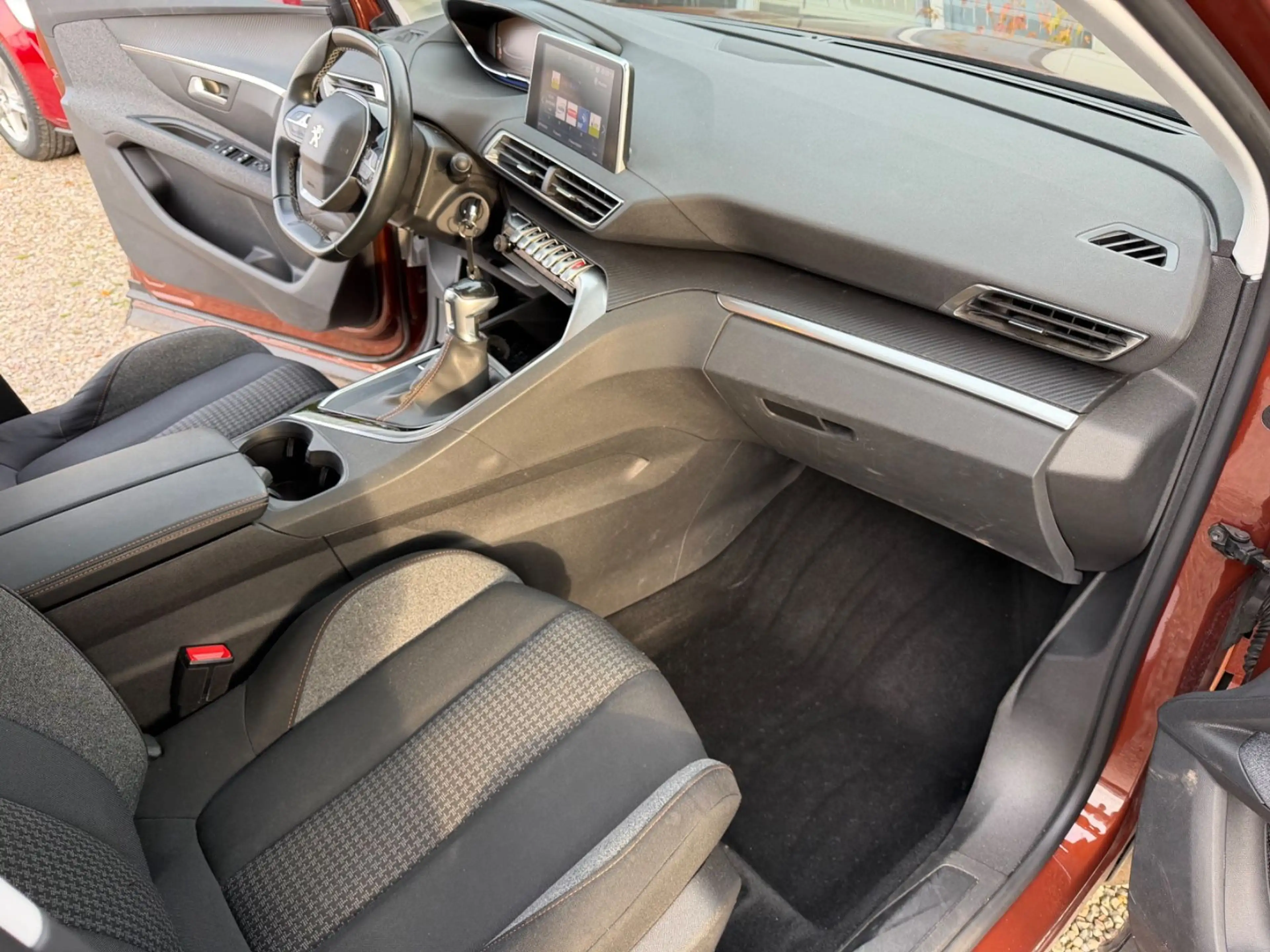 Peugeot 3008 Active — photo 11