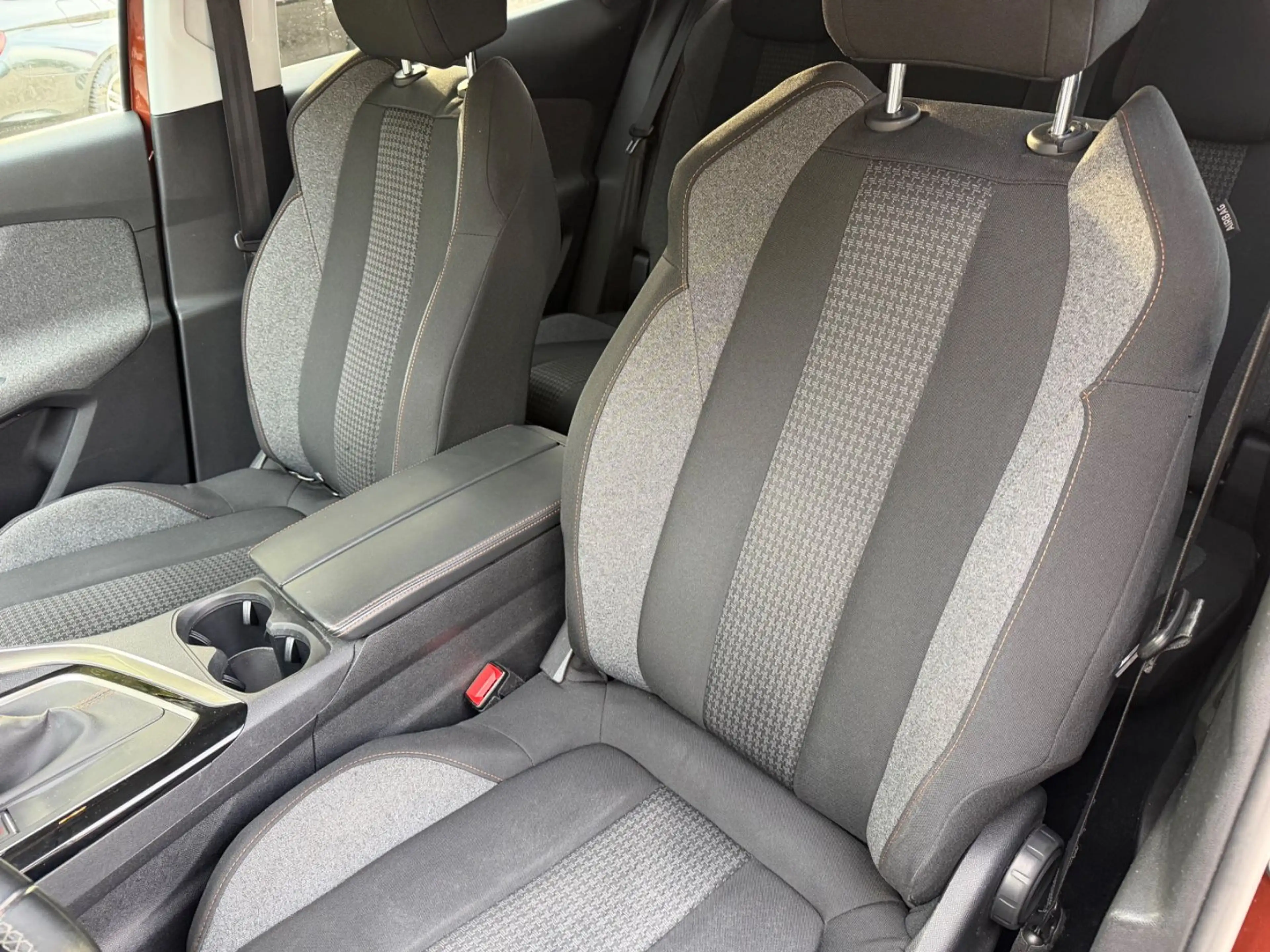 Peugeot 3008 Active — photo 10