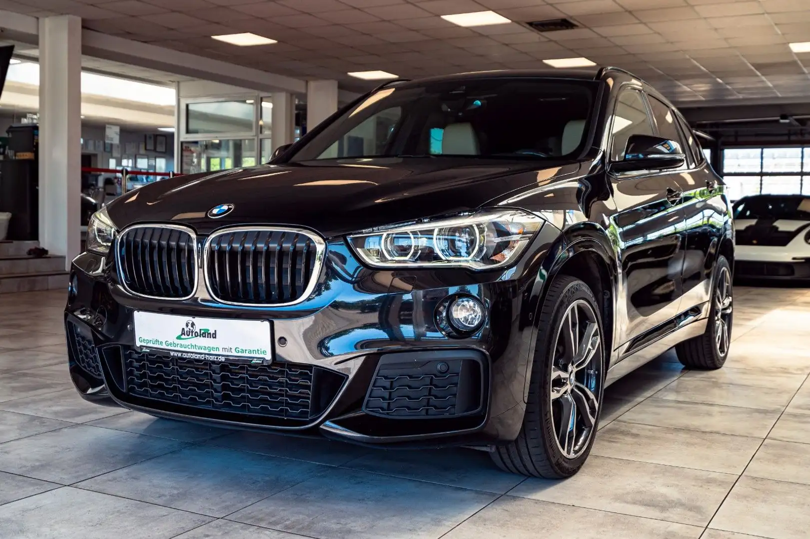 BMW X1 xDrive25d Aut. M Sport*Dakota*Navi+*Cam*LED* Zwart - 1