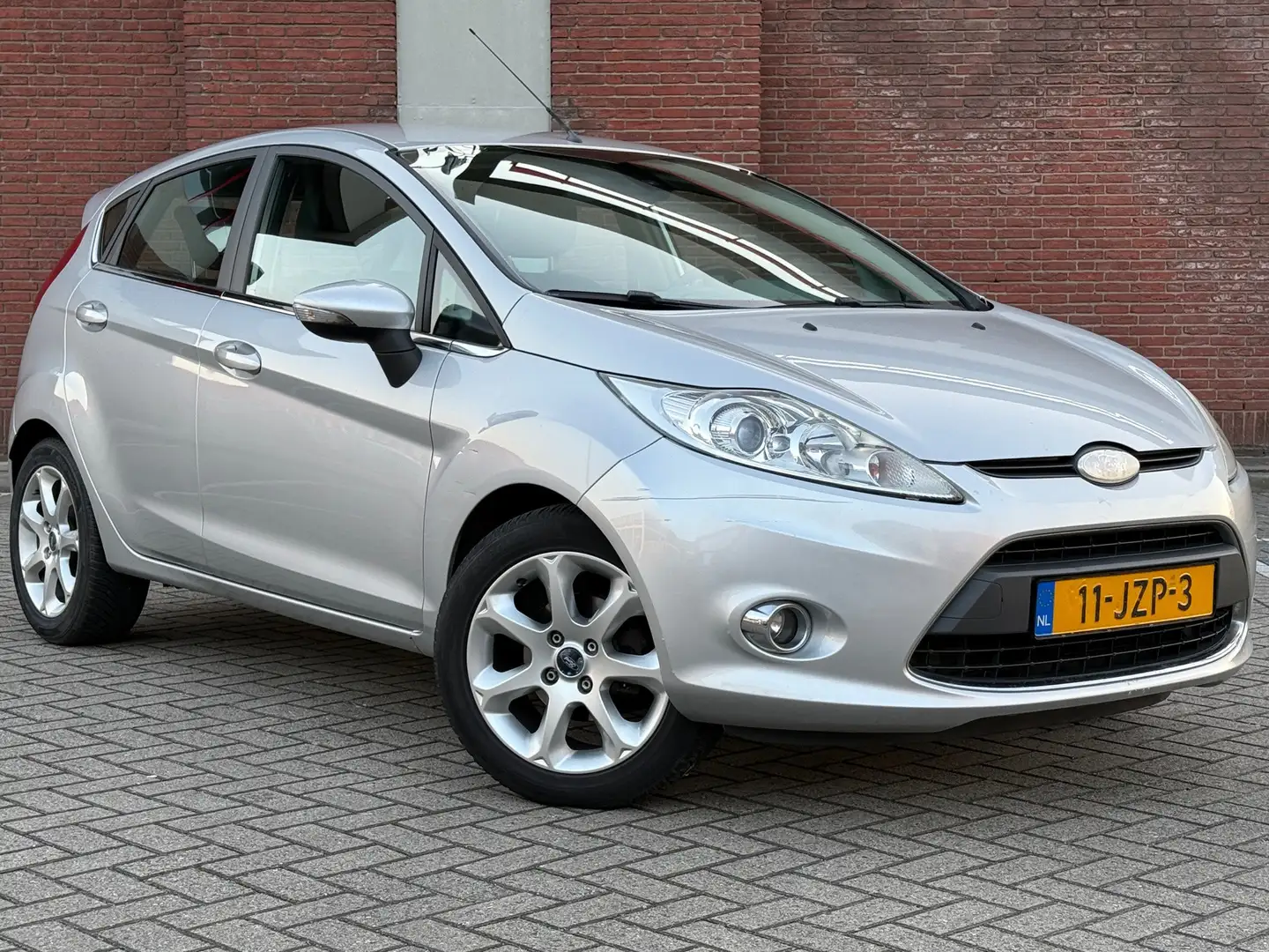 Ford Fiesta 1.6 Titanium|5DRS|AIRCO|NAP|APK Grau - 1